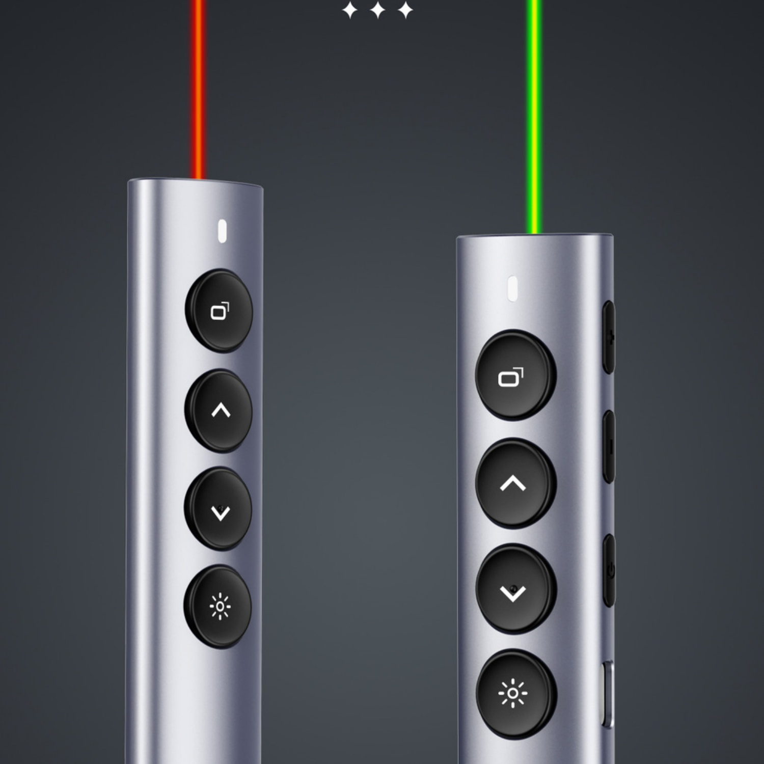 Zwei silberne Laserpointer mit roten und grünen Strahlen auf dunkelgrauem Hintergrund.