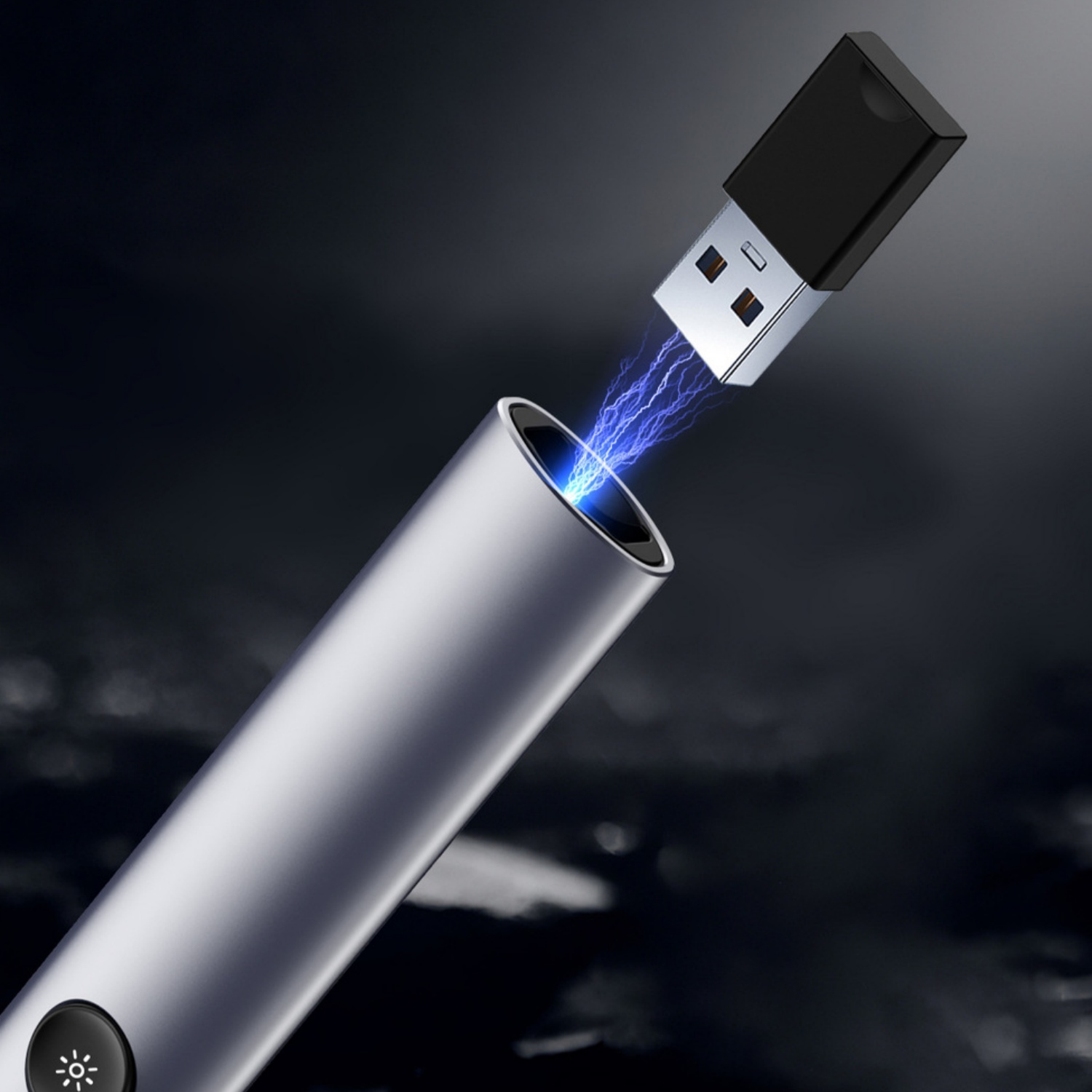 Ein silberner Stab mit einem USB-Stecker, der blaue Blitze aussendet.