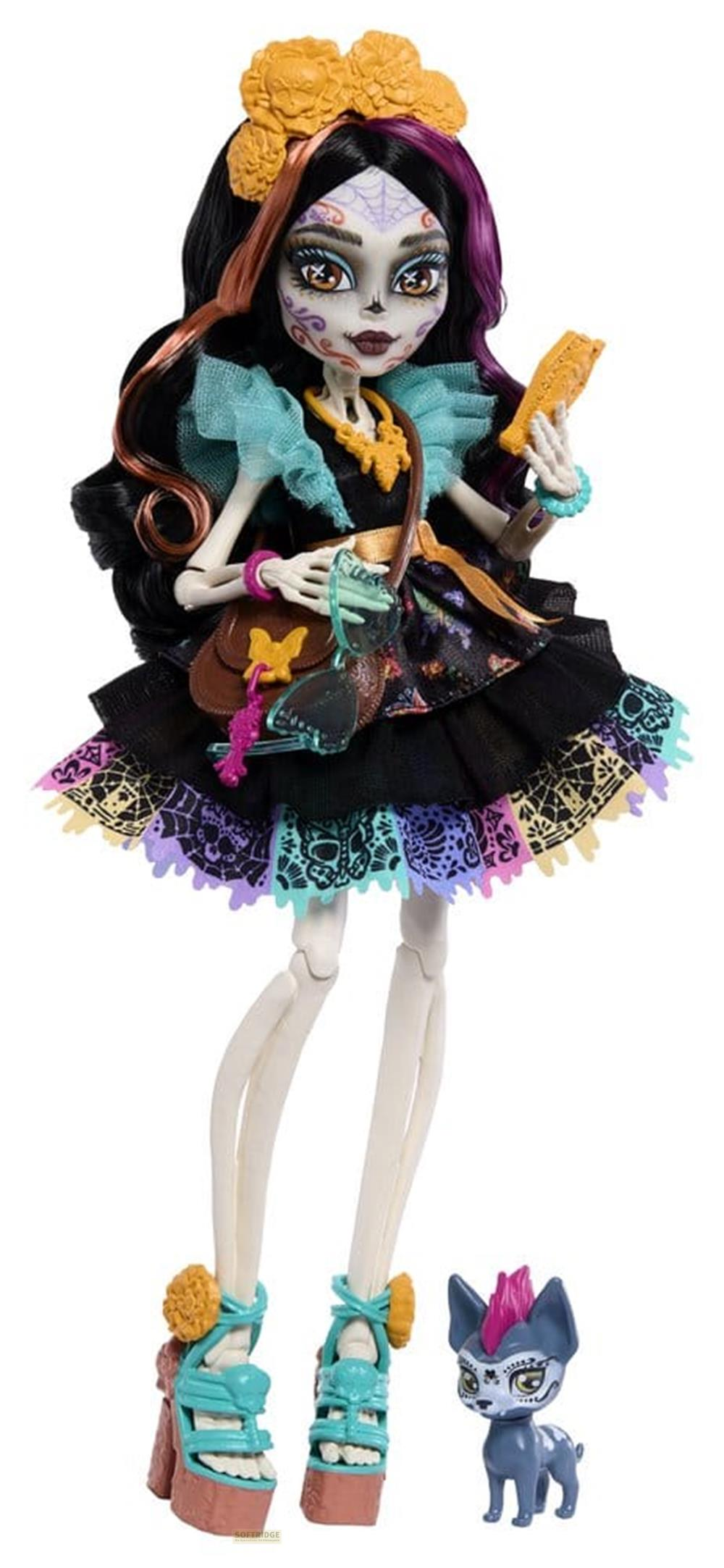 Skelettpuppe mit Totenkopf-Make-up, buntem Kleid und Hundefigur.