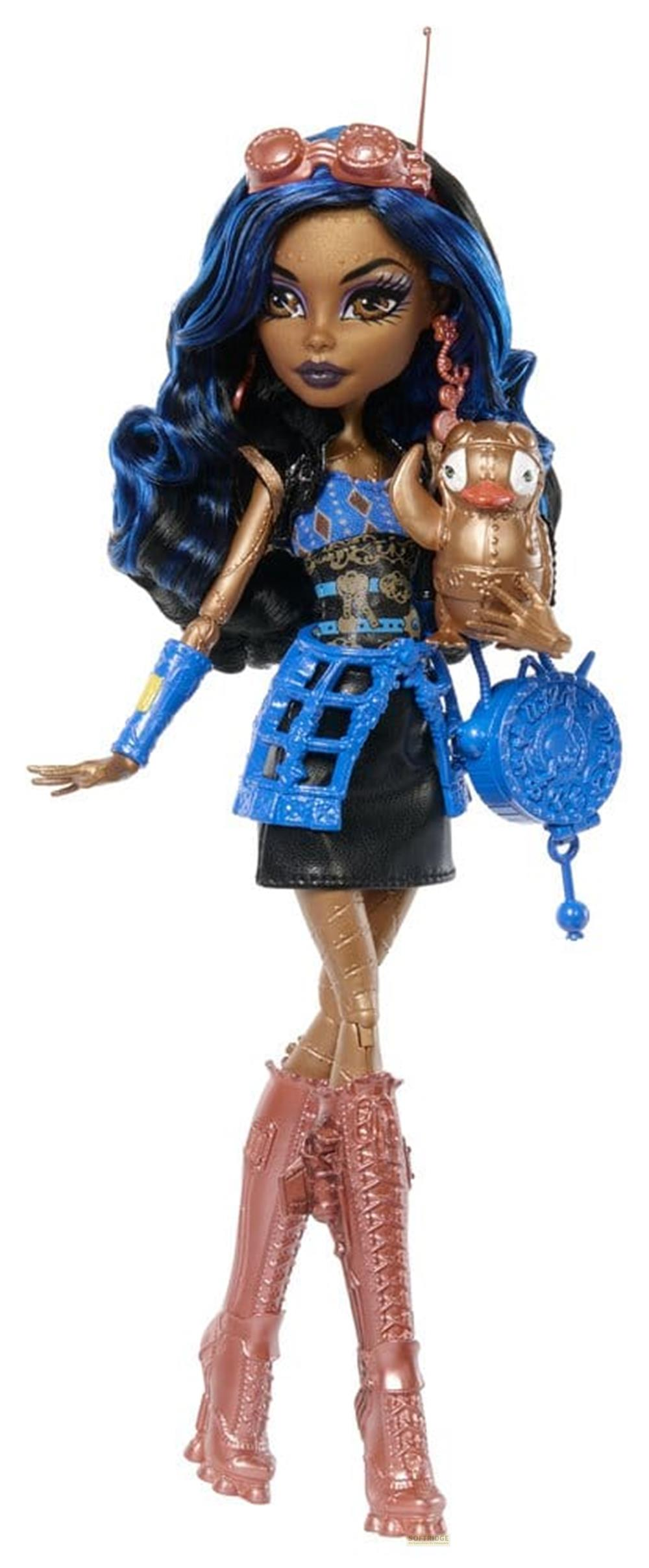 Eine Puppe mit blauen Haaren, die eine blaue und schwarze Kleidung trägt und eine goldene Eule hält.