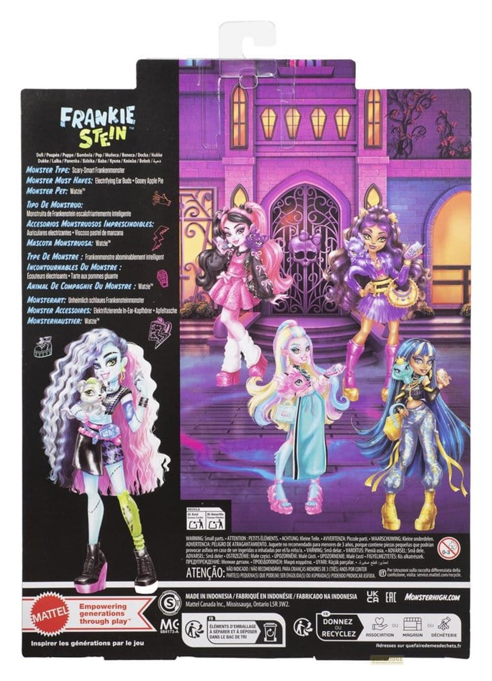 Monster High Puppen im Schloss mit Haustieren. Eine Puppe hält ein Tier.