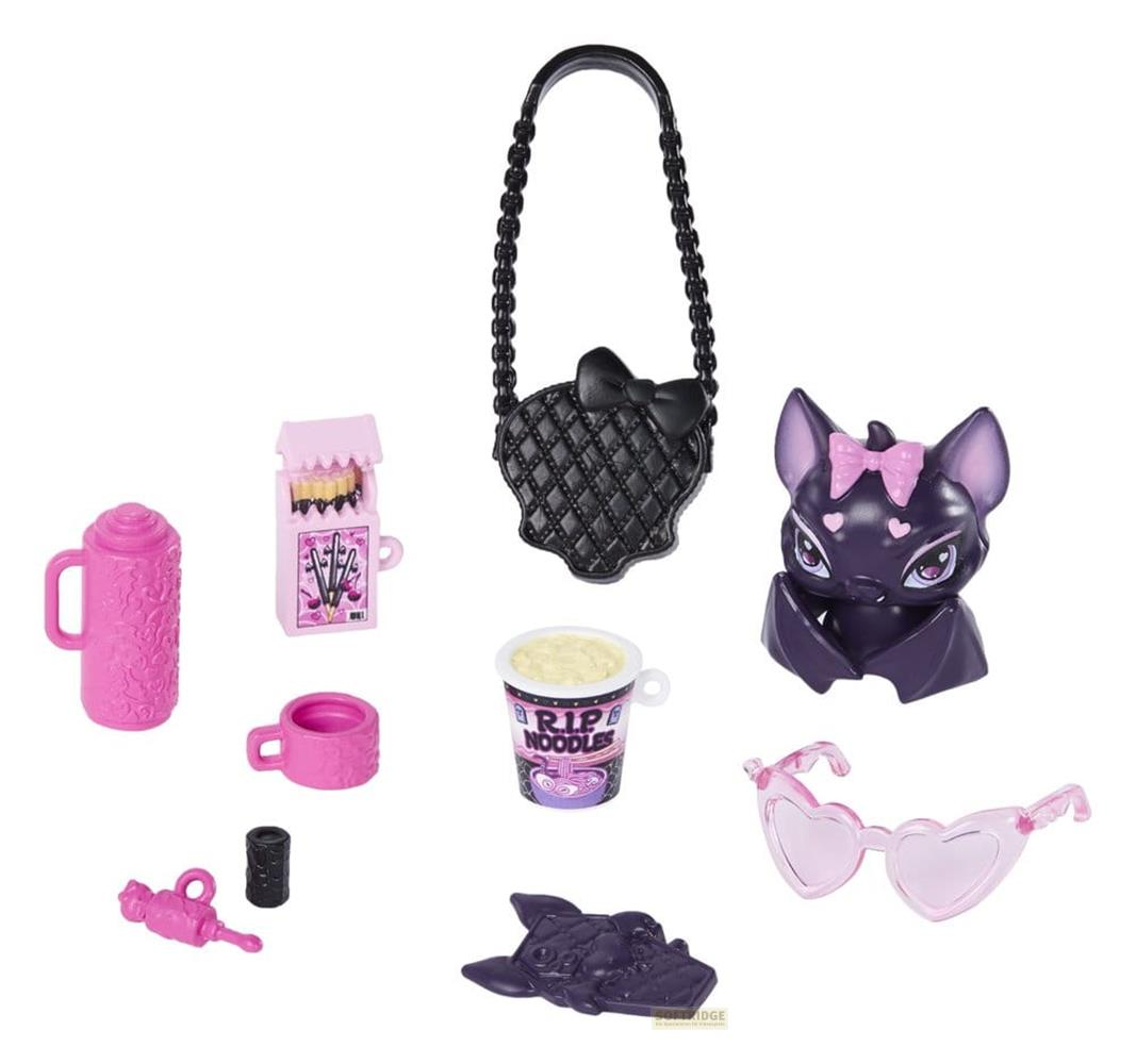 Miniatur-Spielzeugzubehör: Flasche, Becher, Tasche, Fledermaus, Brille und mehr.