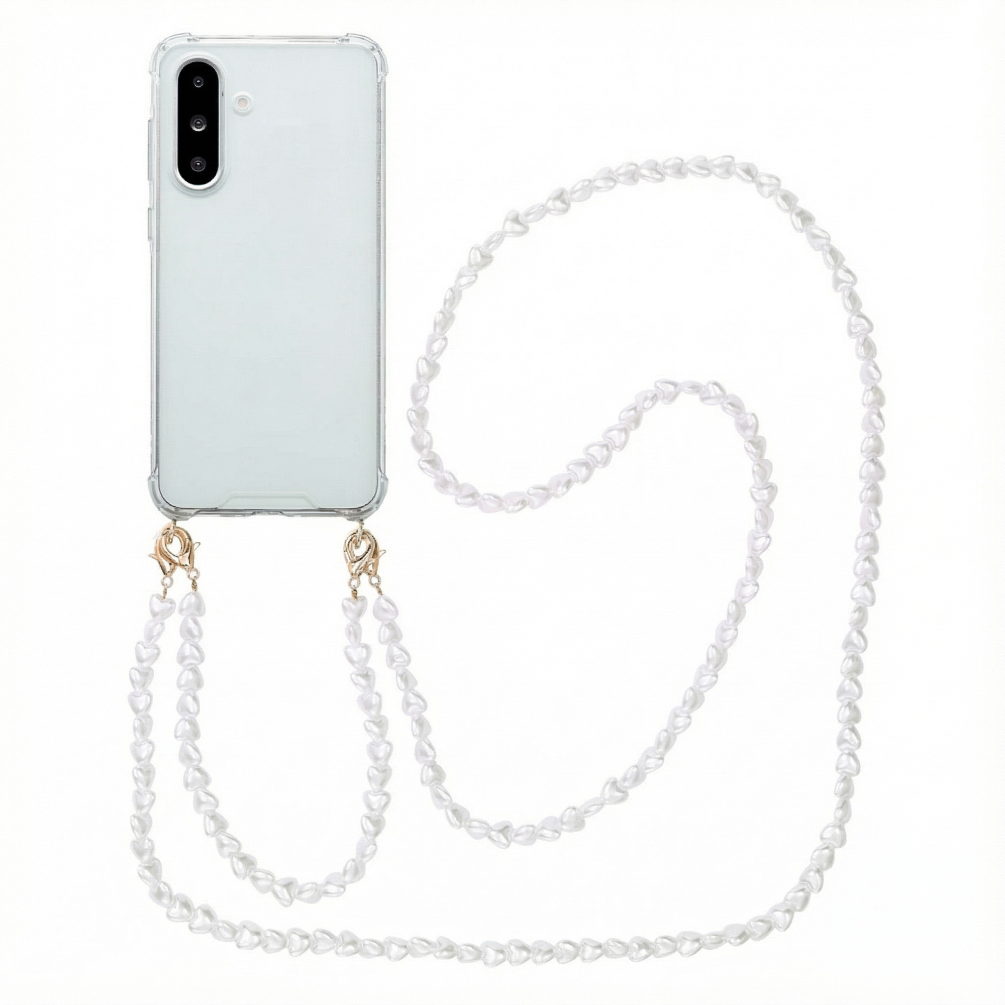 Un smartphone dans un étui transparent avec un collier de perles en forme de cœur.