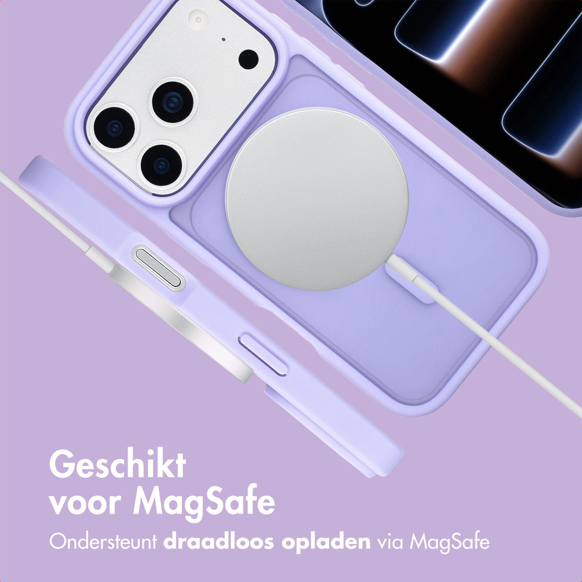 Een paarse iPhone met MagSafe oplader en kabel op paarse achtergrond.