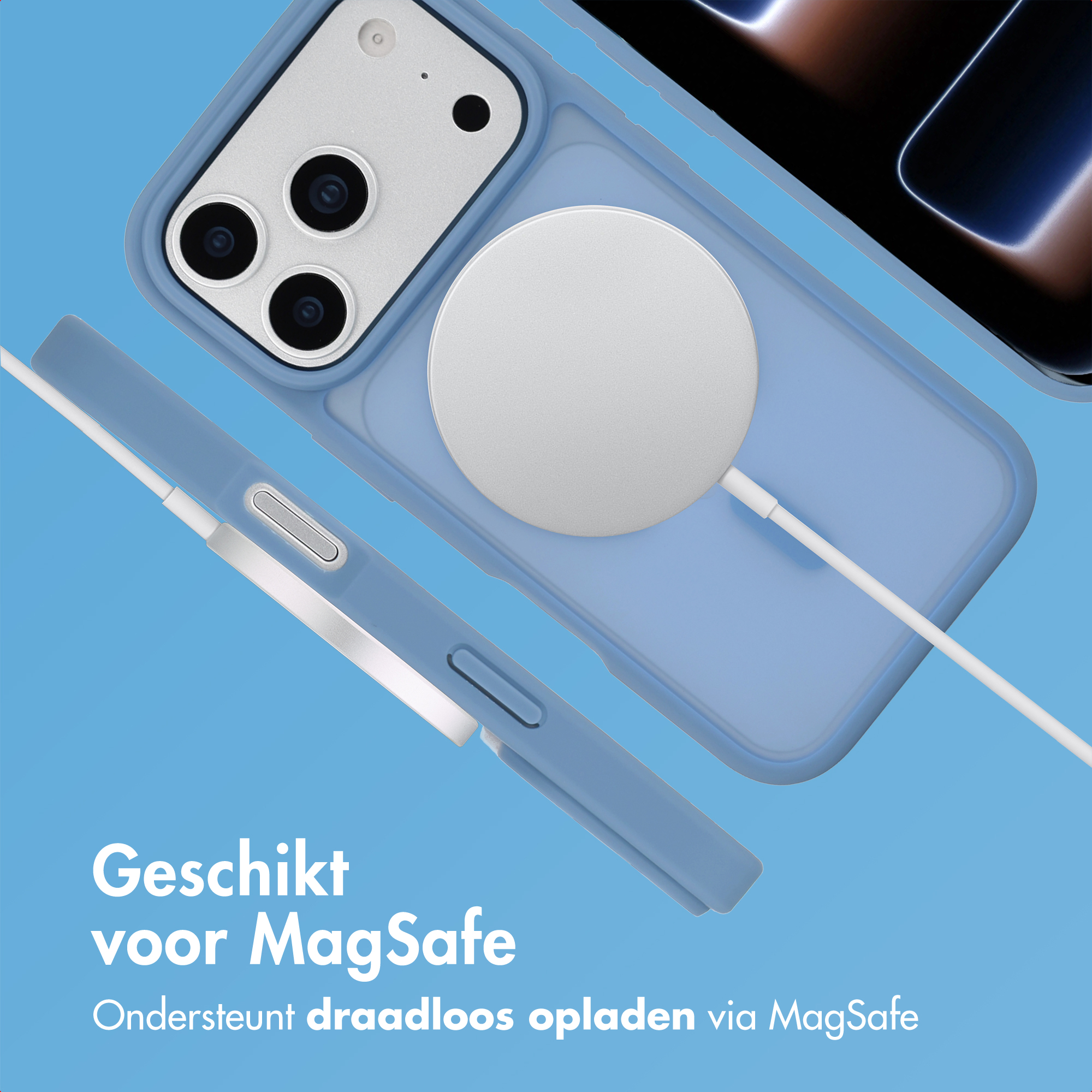 Blauw iPhone hoesje met MagSafe lader en kabel op blauwe achtergrond.