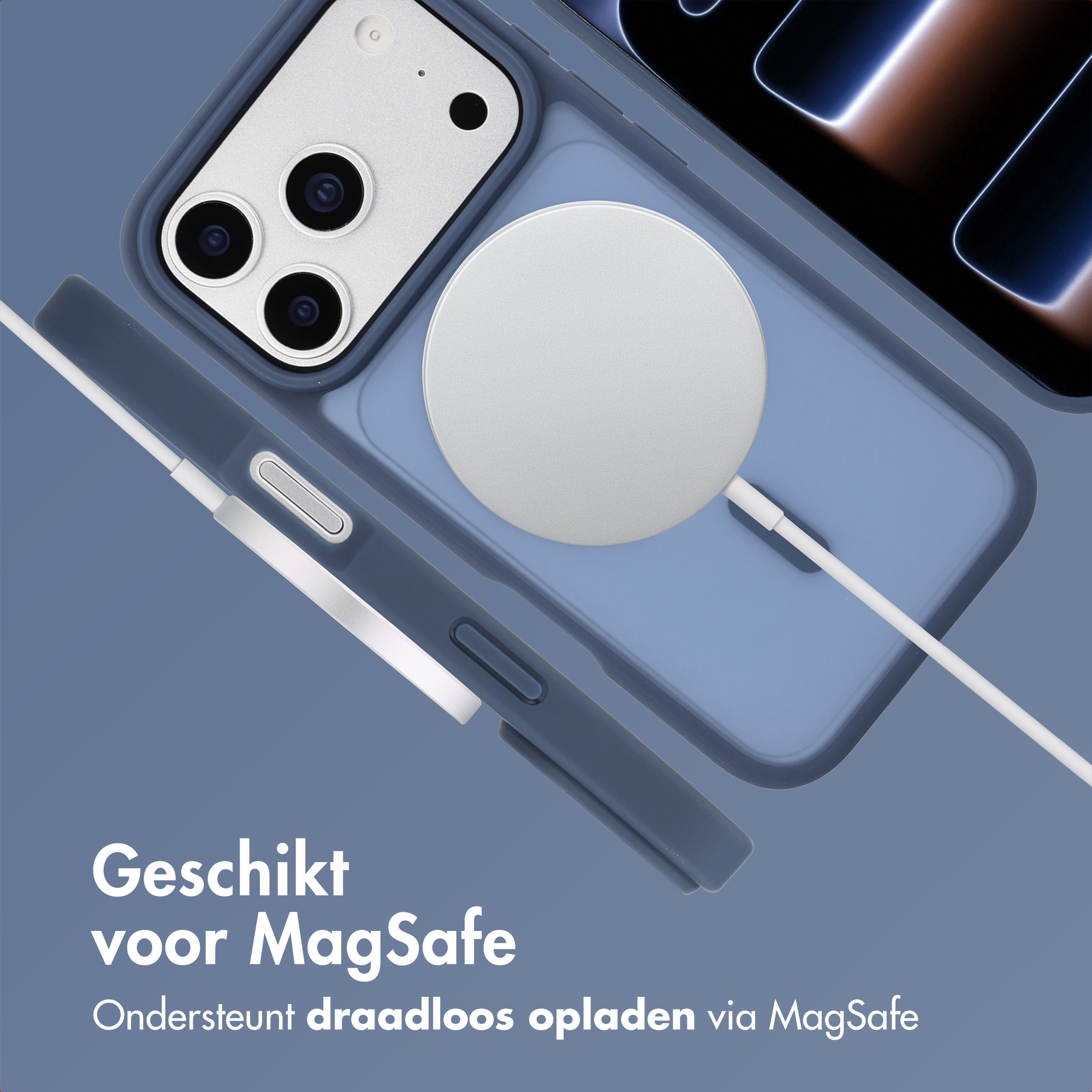 Een blauwe iPhone met MagSafe lader en hoes. Tekst: Geschikt voor MagSafe.