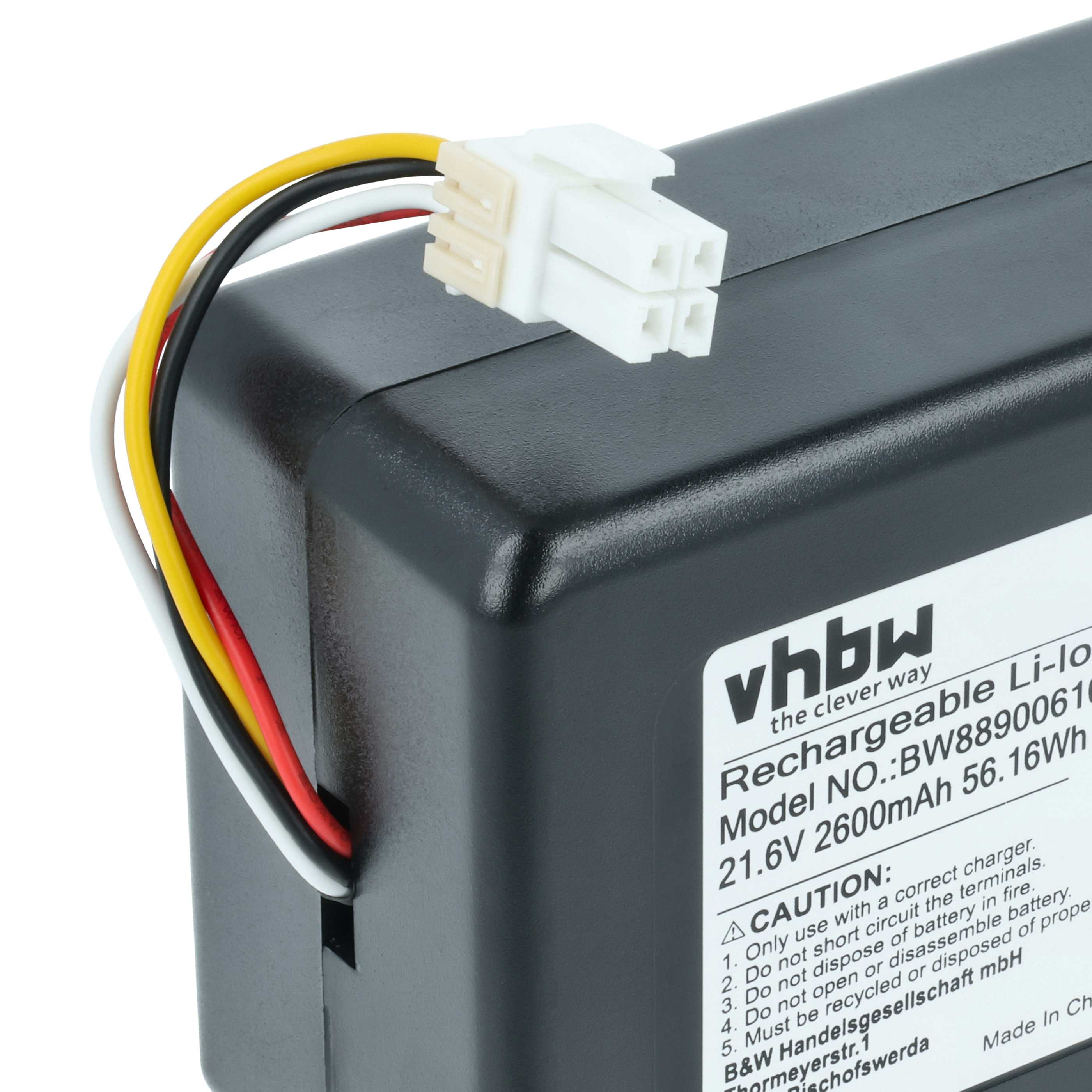 Schwarzer Akku mit Kabeln und Stecker. Beschriftung mit Warnhinweisen.