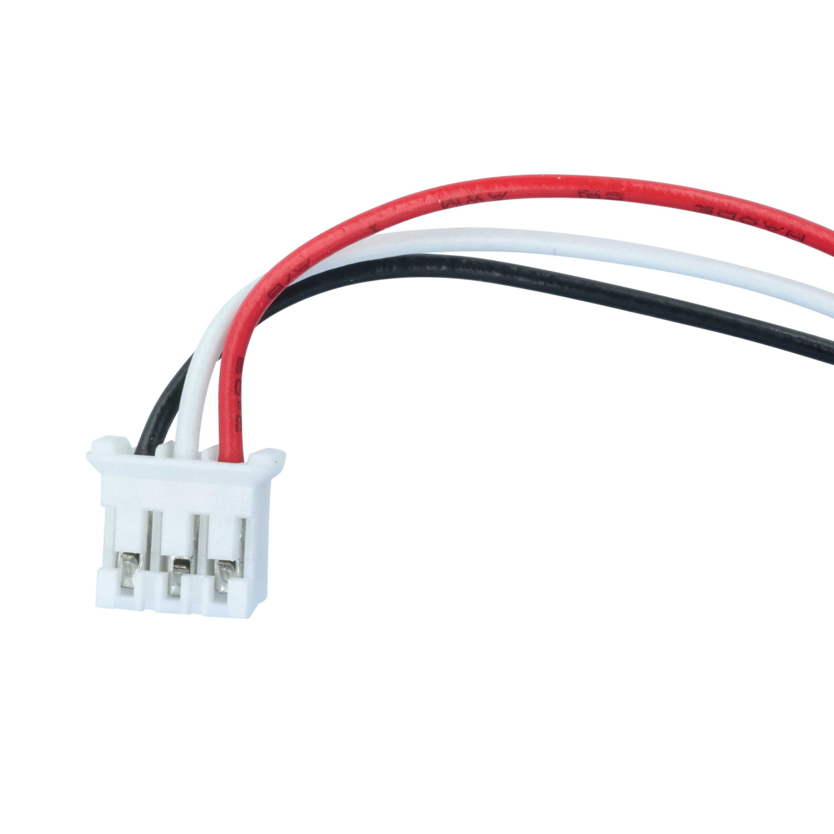 Ein weißer Stecker mit drei roten, weißen und schwarzen Kabeln.