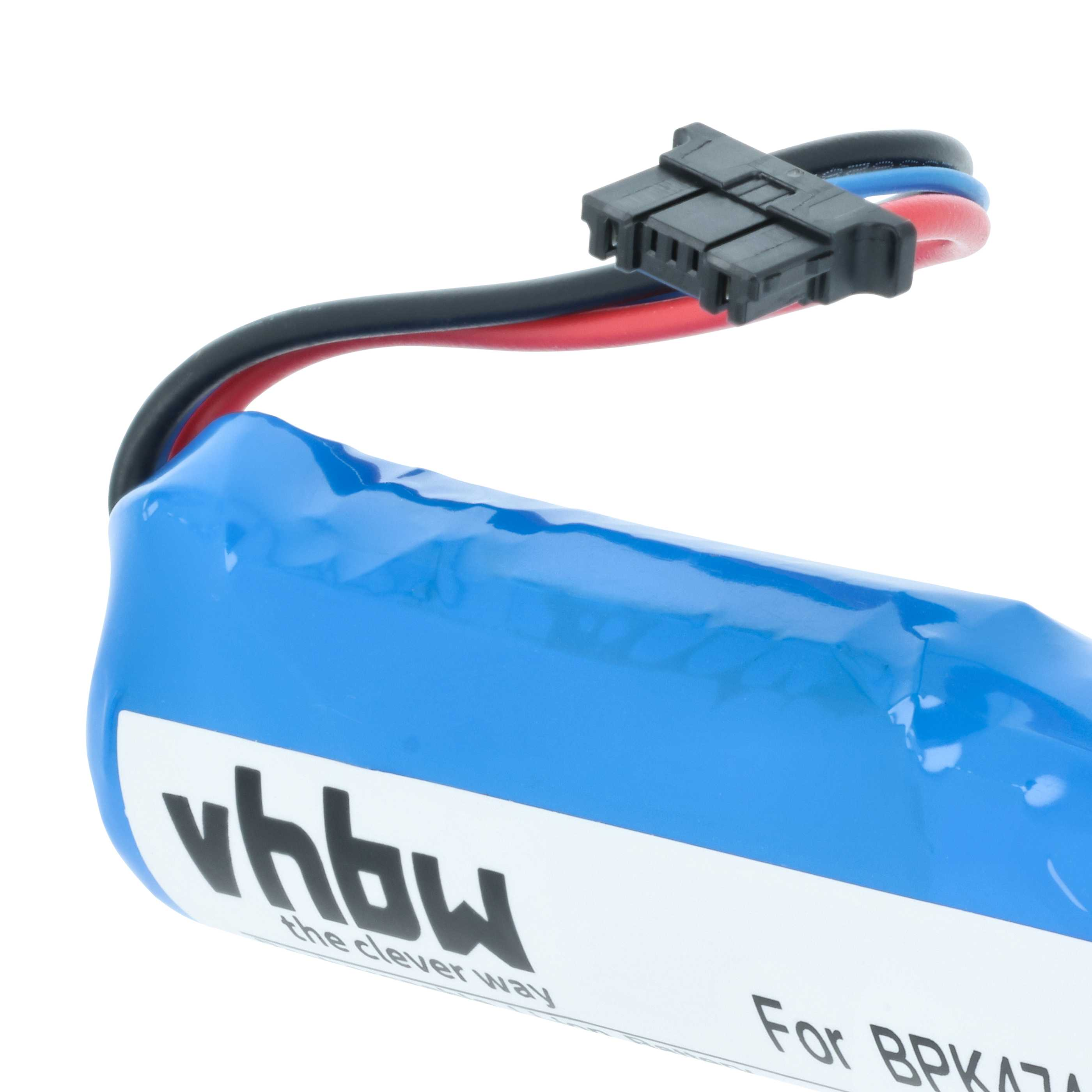 Blauer Akku mit schwarzem Stecker und Kabeln.