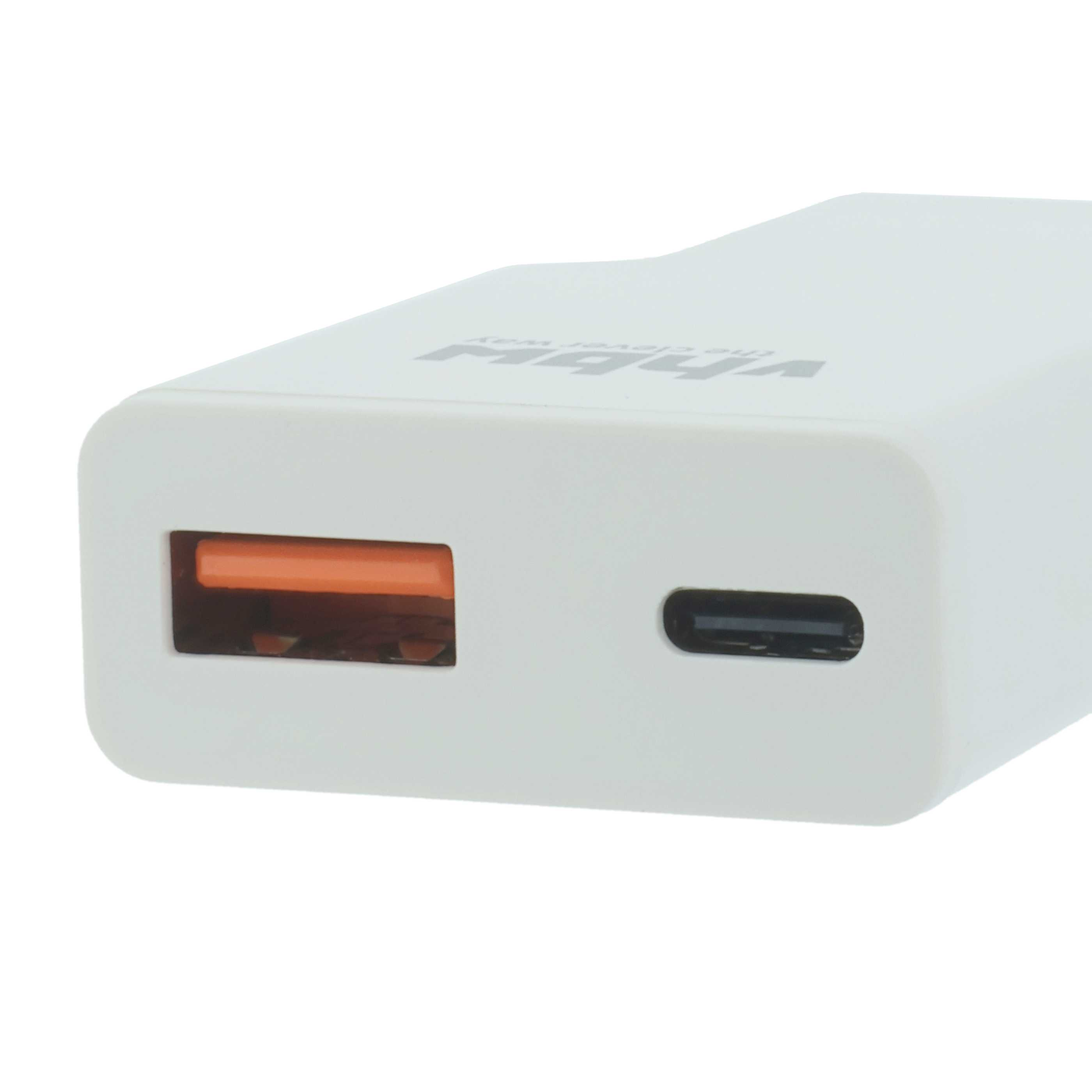 Ein weißes Ladegerät mit einem USB-A- und einem USB-C-Anschluss.