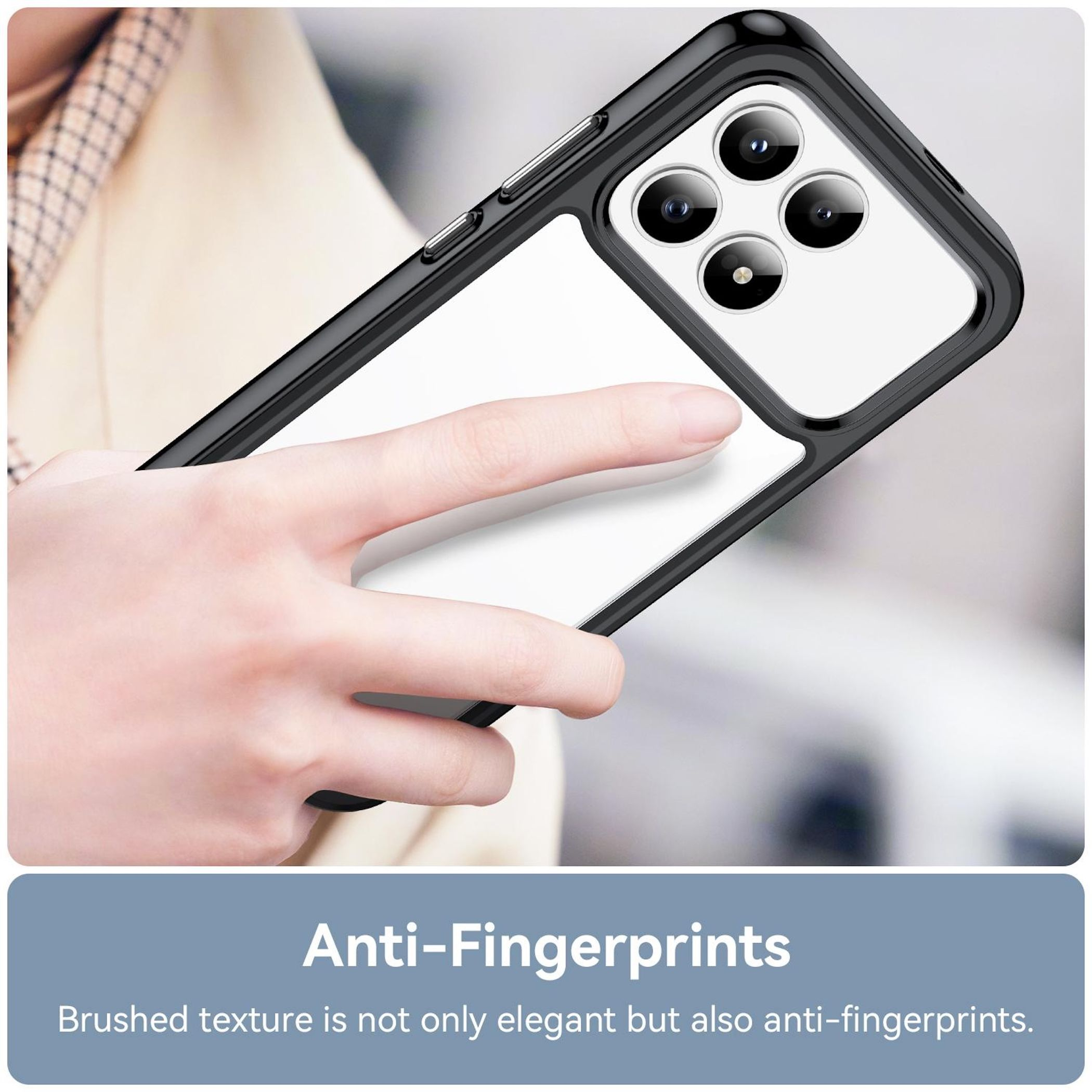 Eine Hand hält ein Smartphone mit schwarzem Gehäuse und vier Kameras.