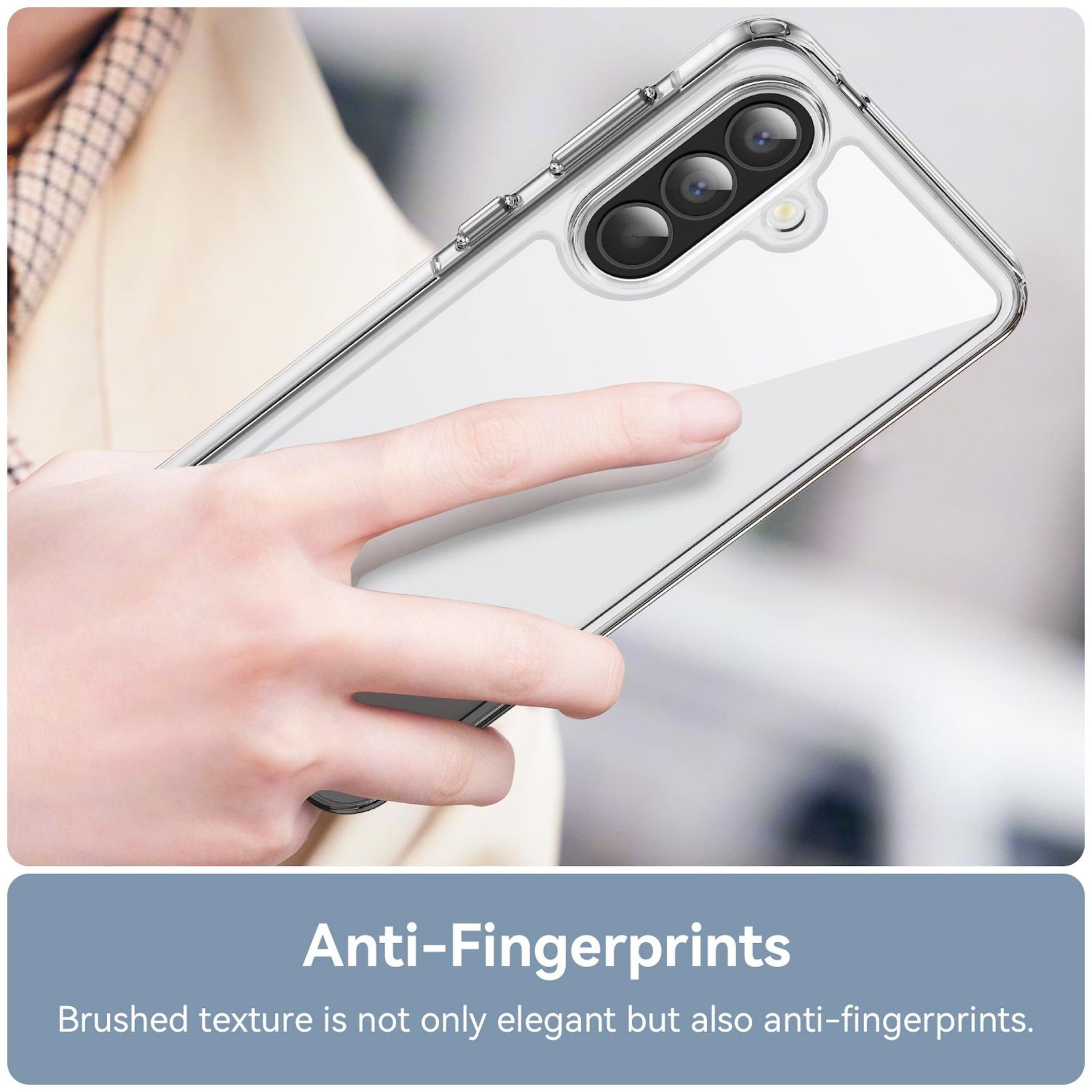 Eine Hand hält ein transparentes Handyhülle mit Kameraöffnung.