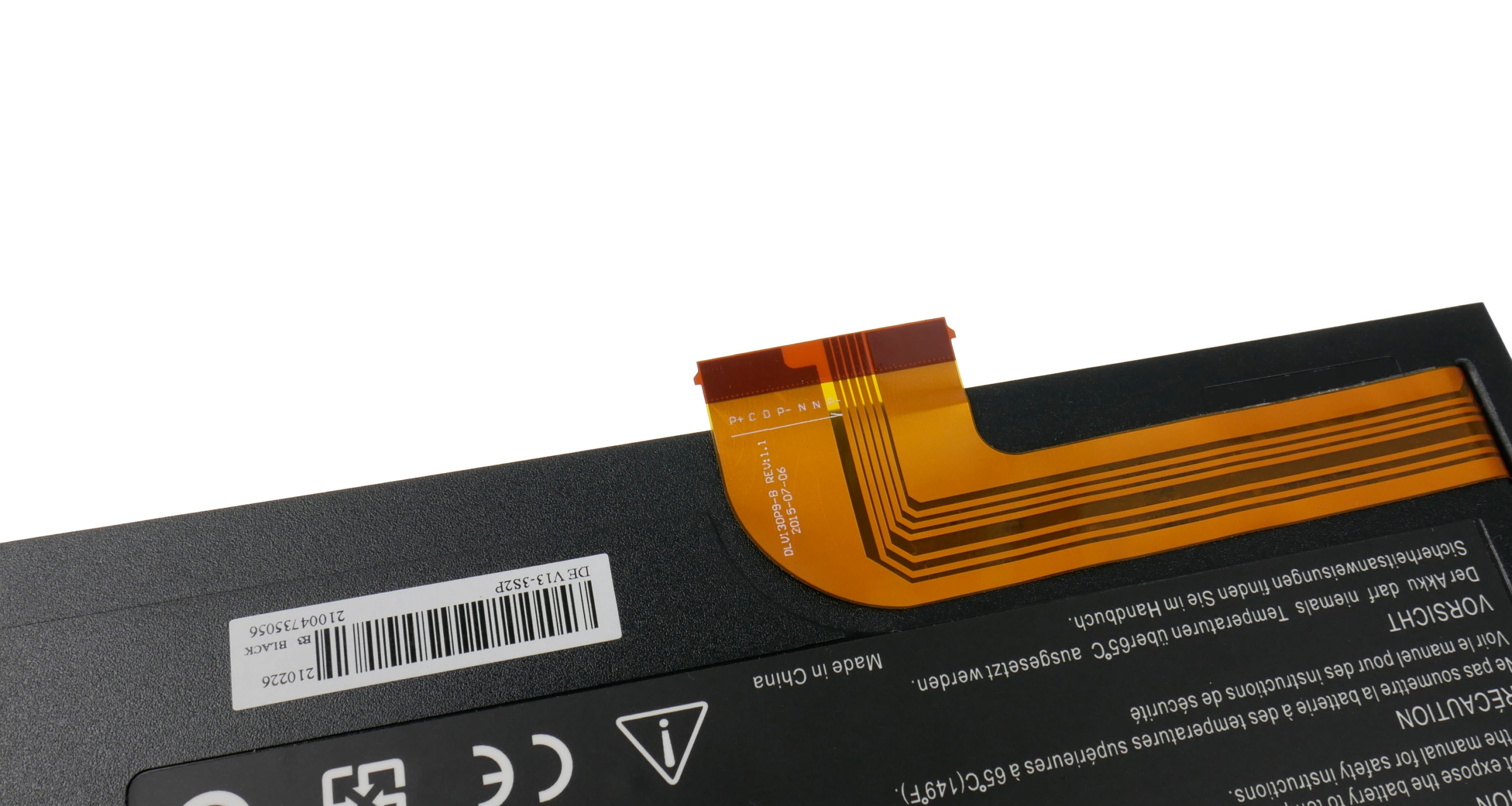 Czarna bateria z pomarańczową taśmą i etykietami ostrzegawczymi.