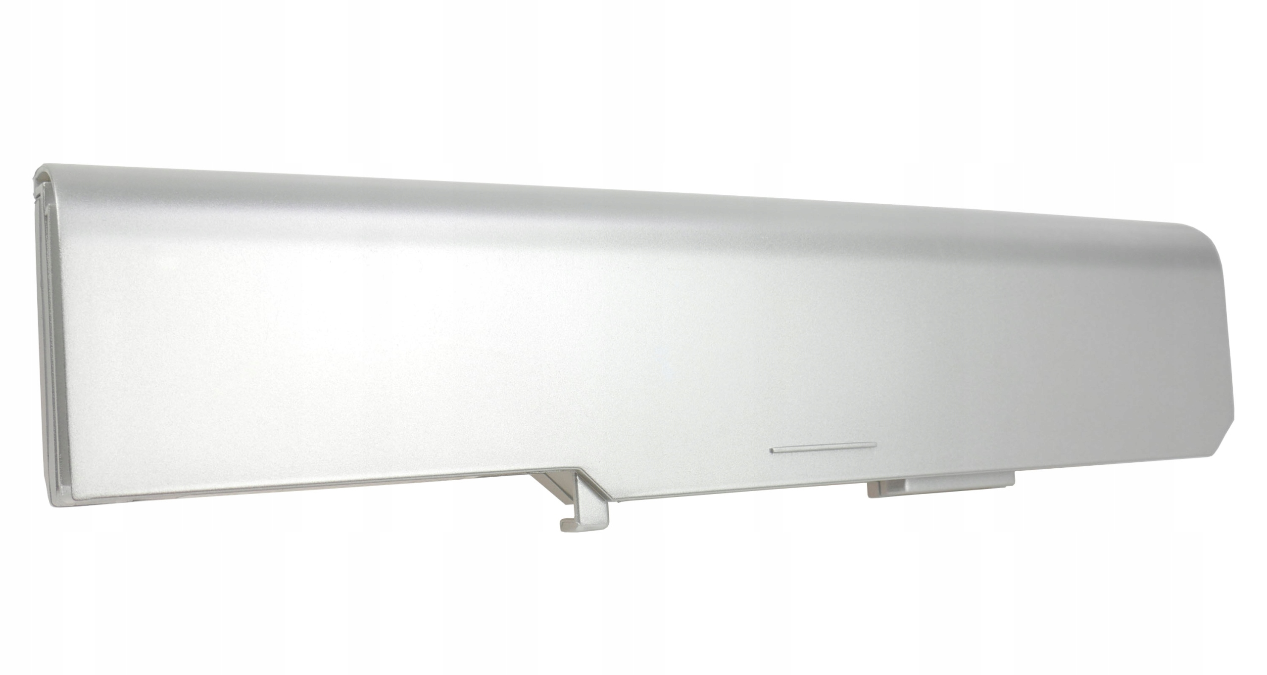 Srebrna bateria do laptopa na białym tle.