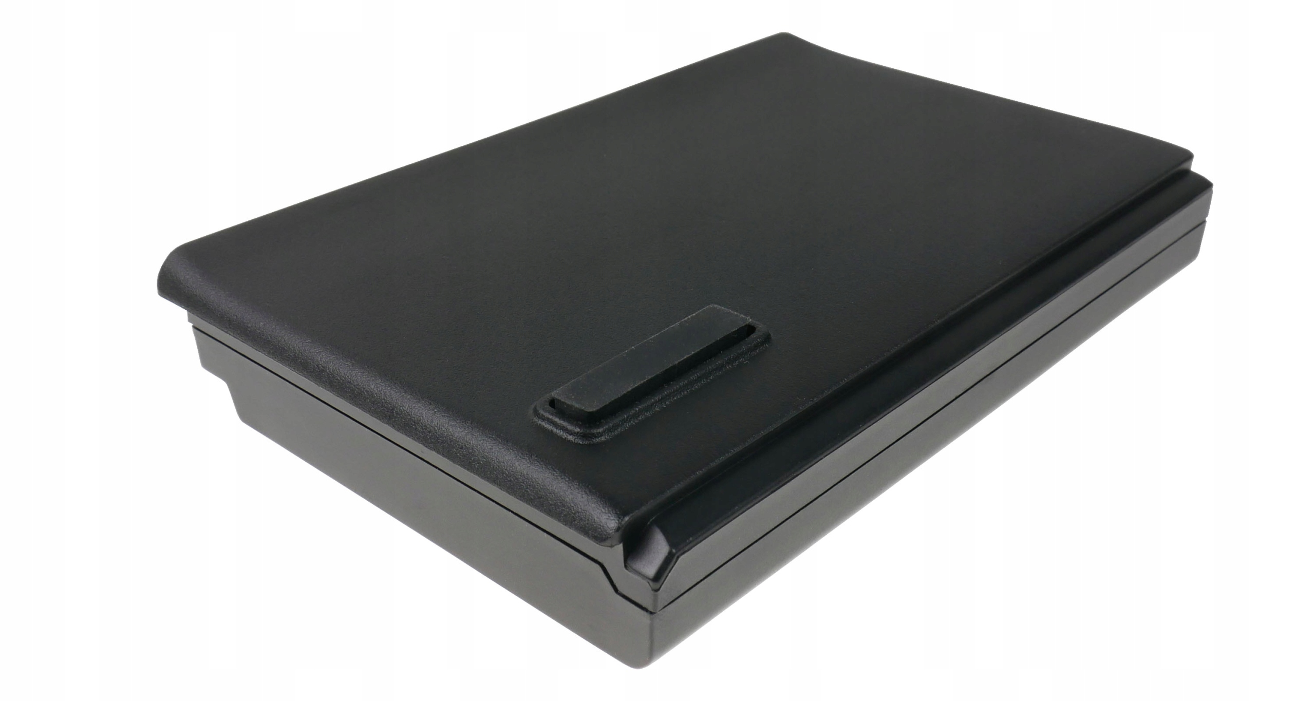 Czarny, prostokątny przedmiot z zaokrąglonymi krawędziami na białym tle.