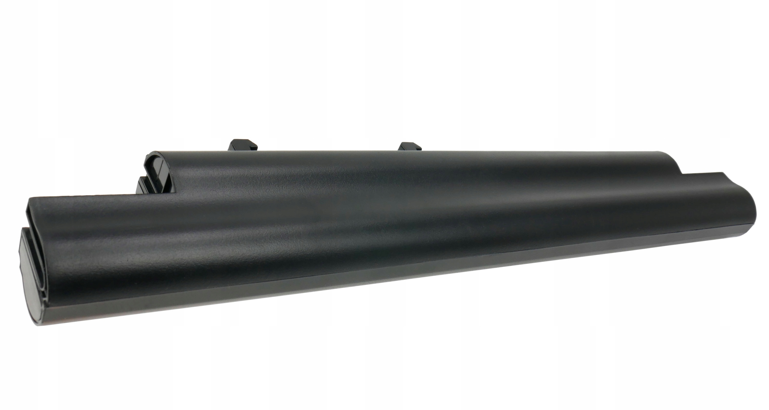 Czarna bateria do laptopa z mechanizmem blokującym, na białym tle.