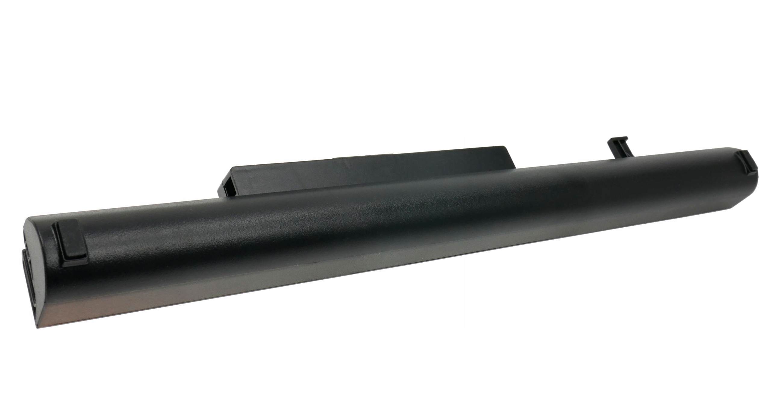 Czarna bateria do laptopa z klipsami mocującymi, na białym tle.