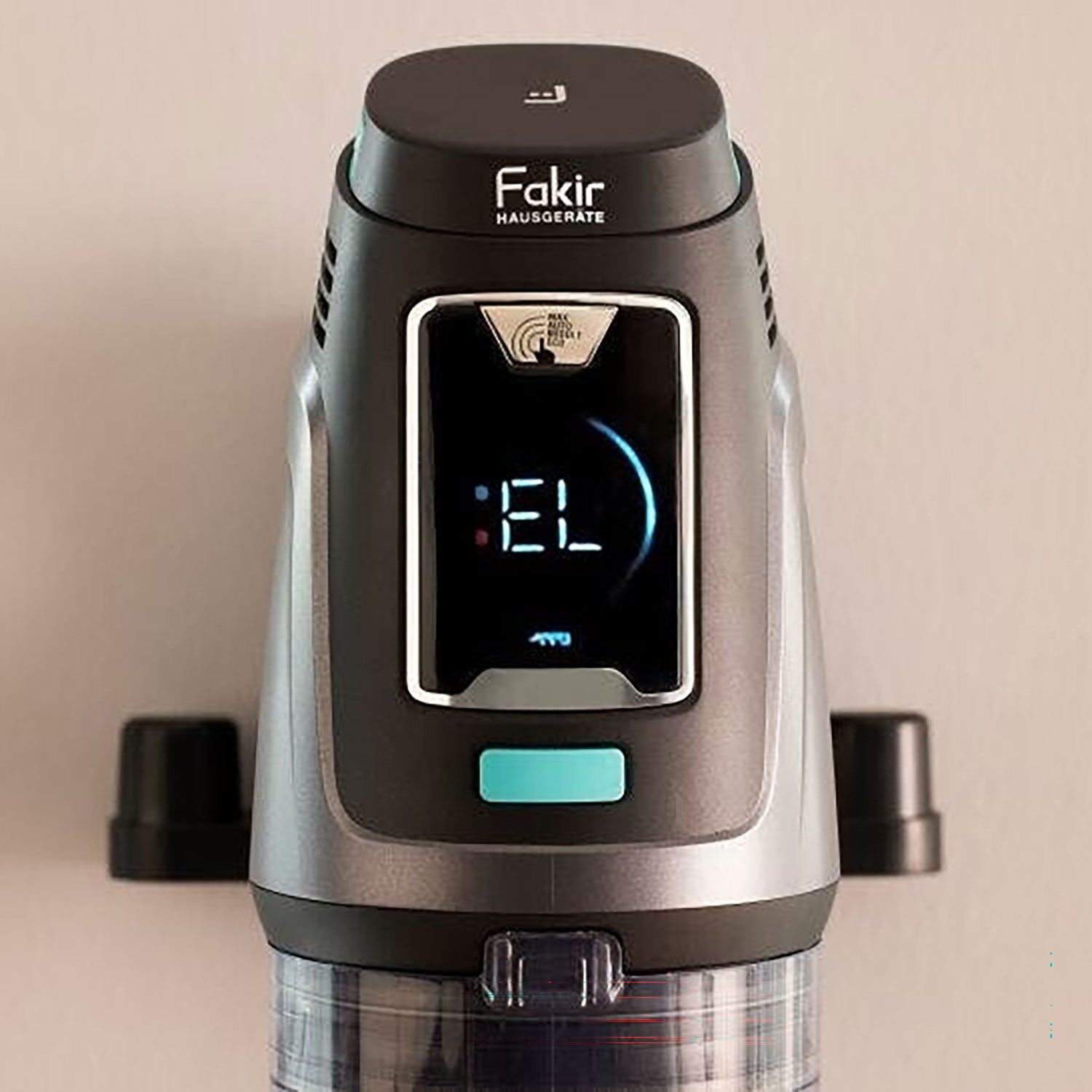 Fakir Staubsauger mit digitalem Display und blauer Anzeige.