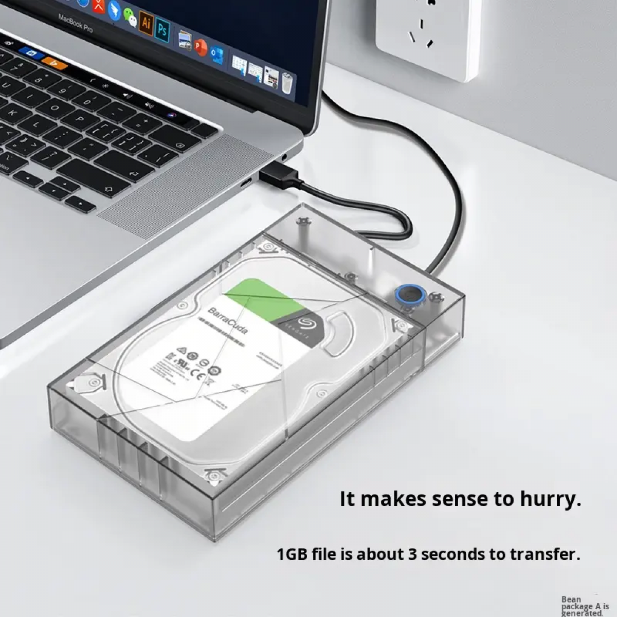 Ein Laptop ist über USB mit einem externen Festplattengehäuse verbunden.