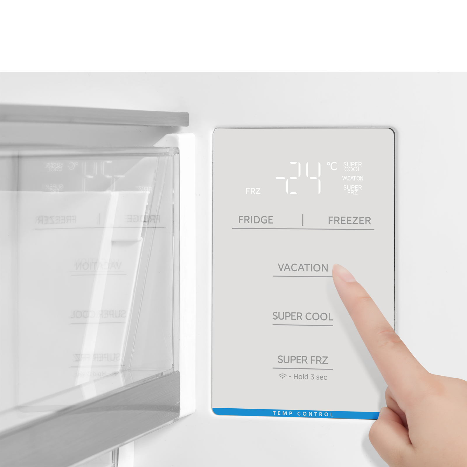 Finger drückt Urlaub auf digitalem Kühlschrankdisplay mit -24C.