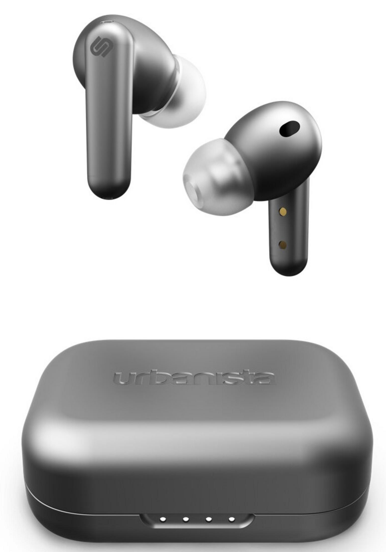 Dwa szare słuchawki bezprzewodowe i ich etui ładujące z logo Urbanista.