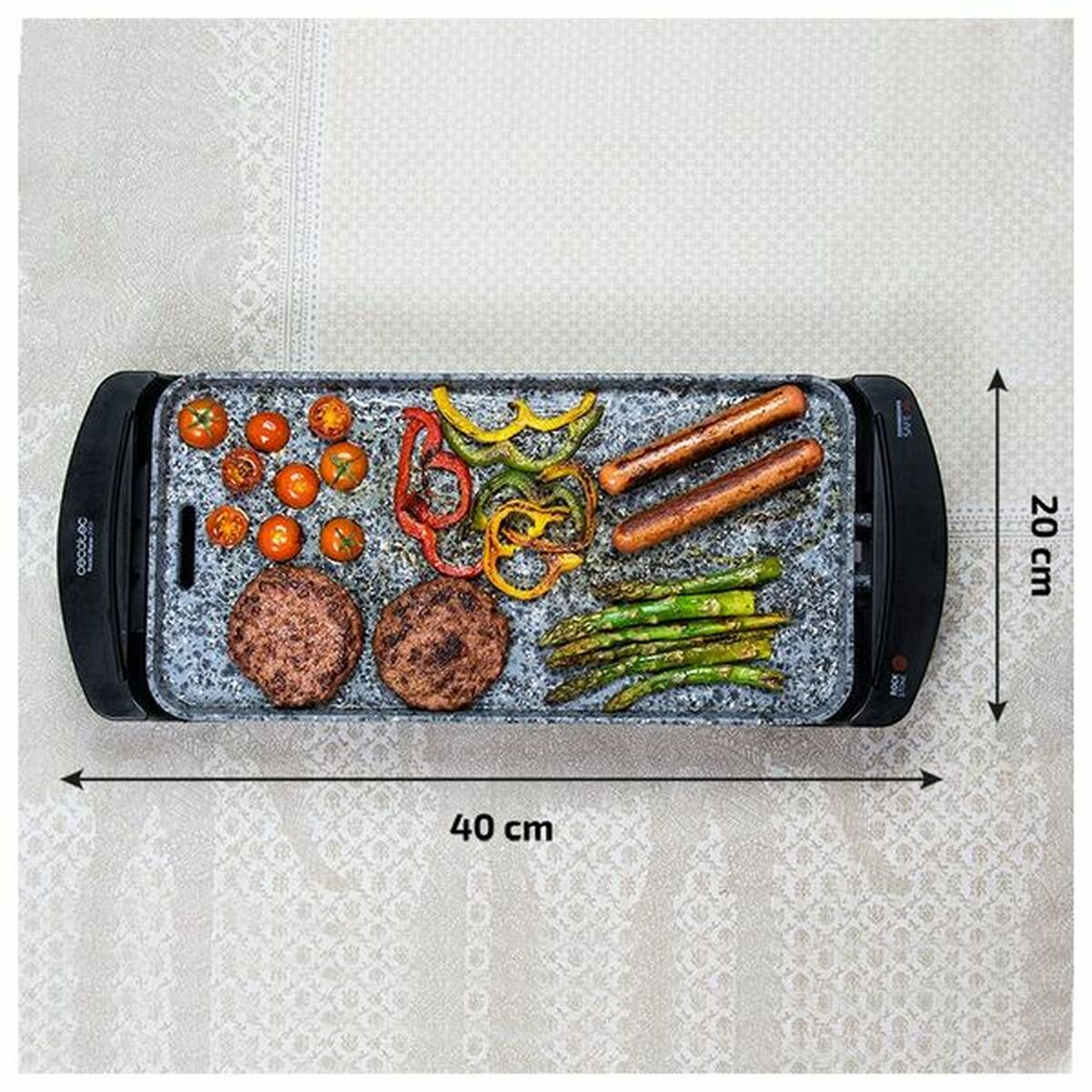 Elektryczna płyta grillowa z burgerami, kiełbaskami, szparagami, papryką i pomidorami.