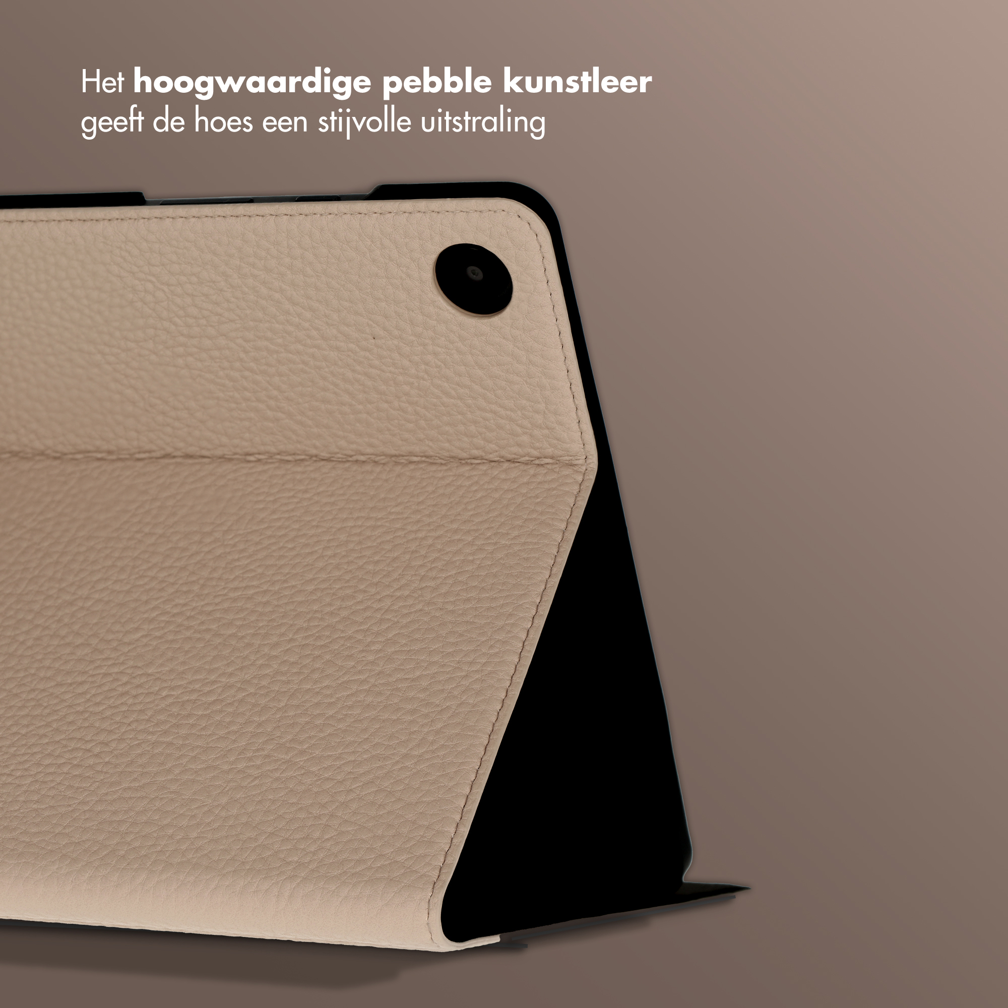 Beige tablethoes met zwarte achterkant en cameralens opening.