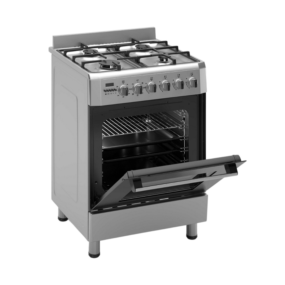 Een zilveren gasfornuis met open ovendeur en kookplaatbranders.