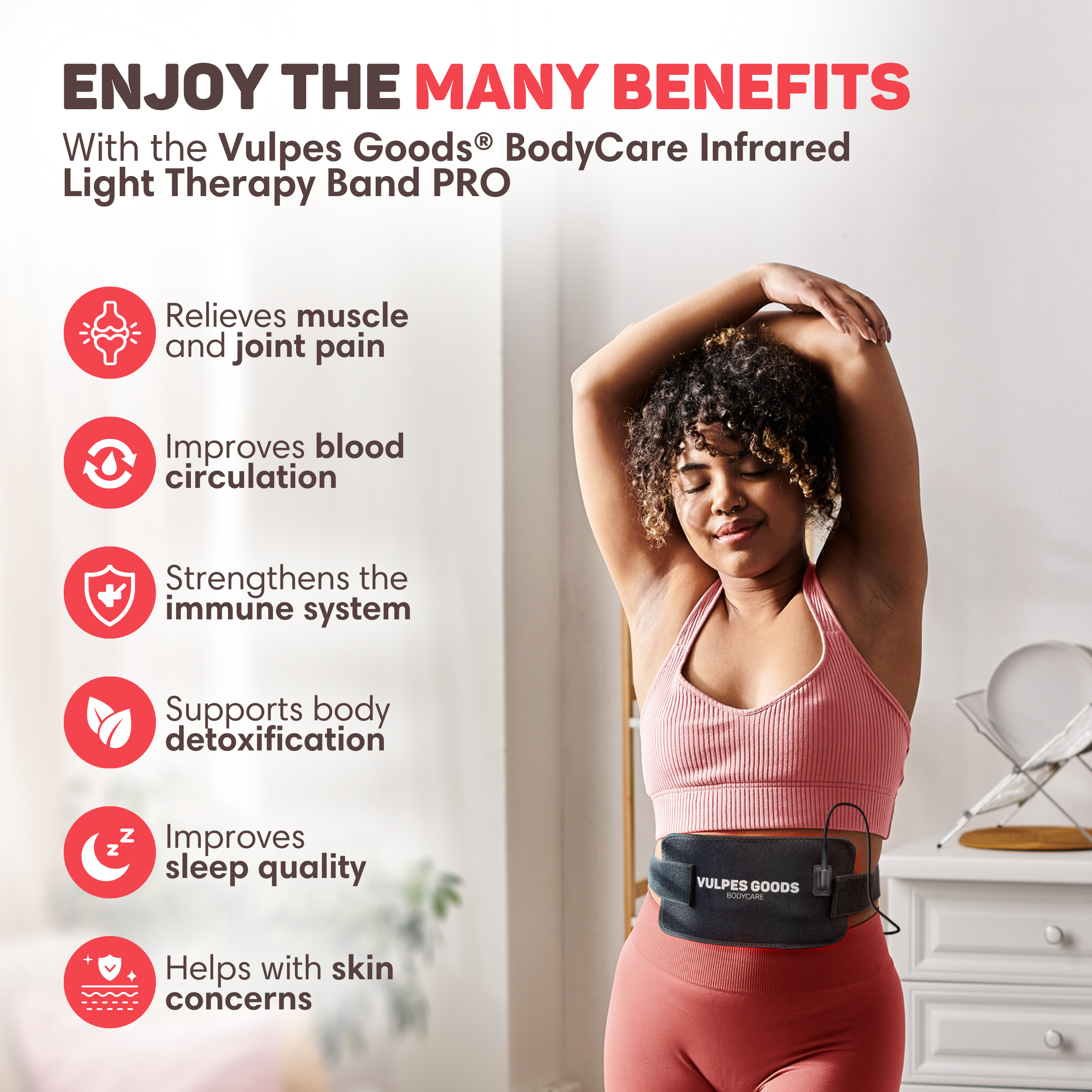 Eine Frau mit einem Therapieband um die Taille streckt sich. Links sind Vorteile aufgelistet.