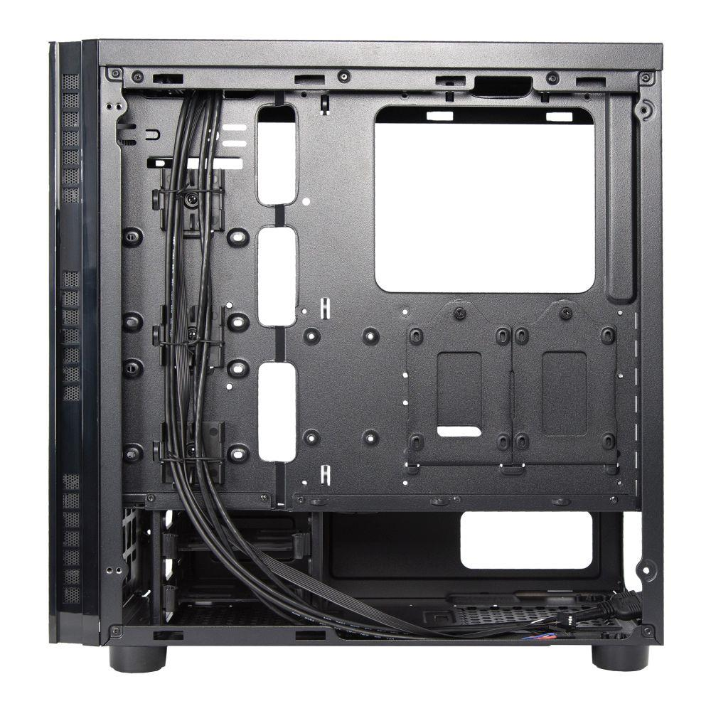 Czarna obudowa komputera z zarządzaniem kablami i otworami wentylacyjnymi.