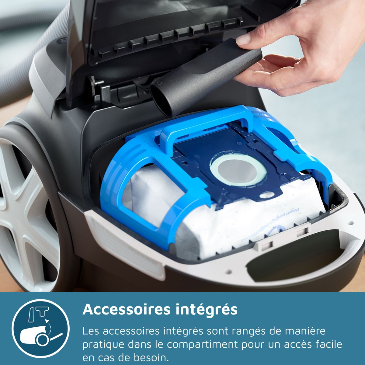 Rękojeść jest wkładana do odkurzacza w celu przechowywania akcesoriów.