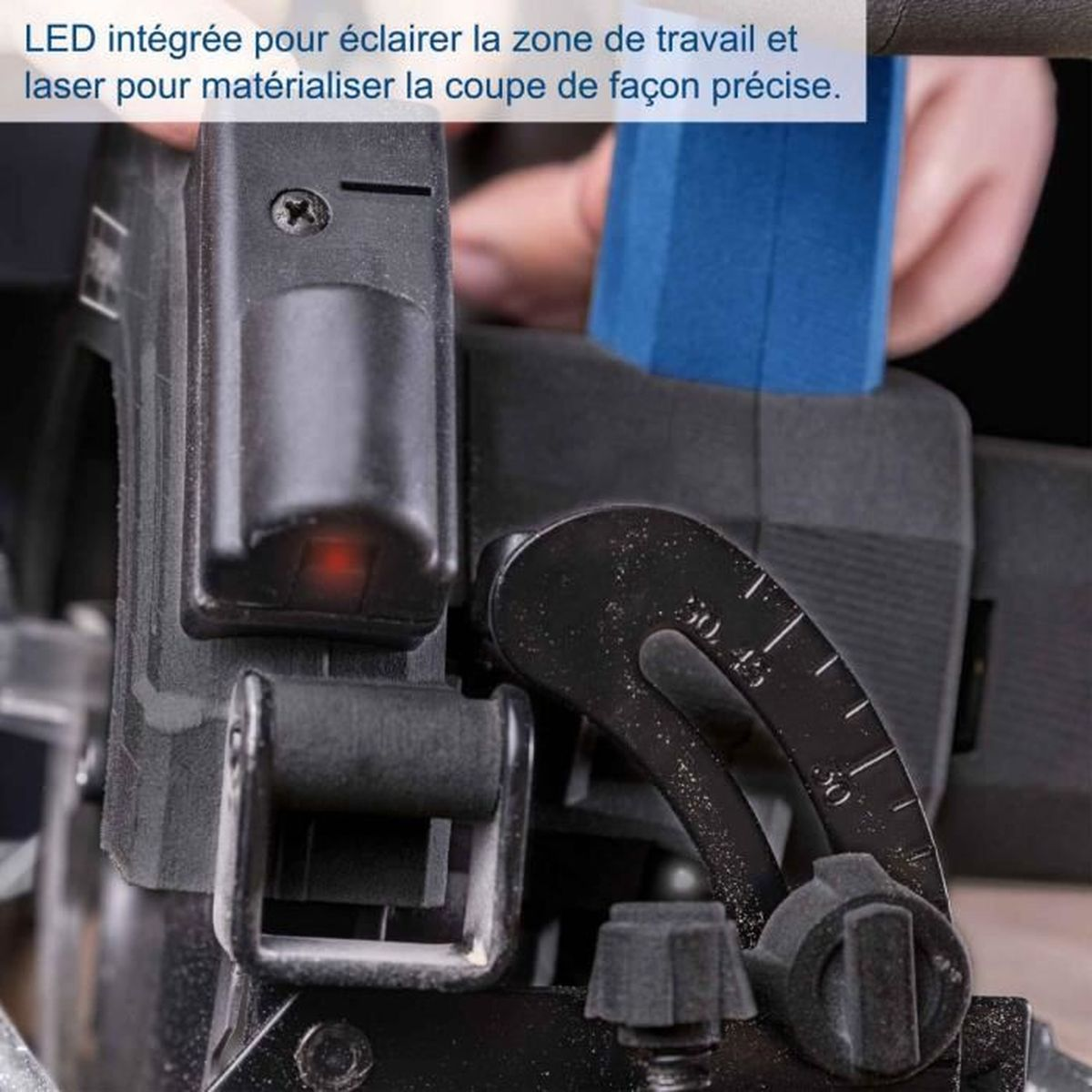 Nahaufnahme einer Säge mit roter LED und Winkelanzeige.