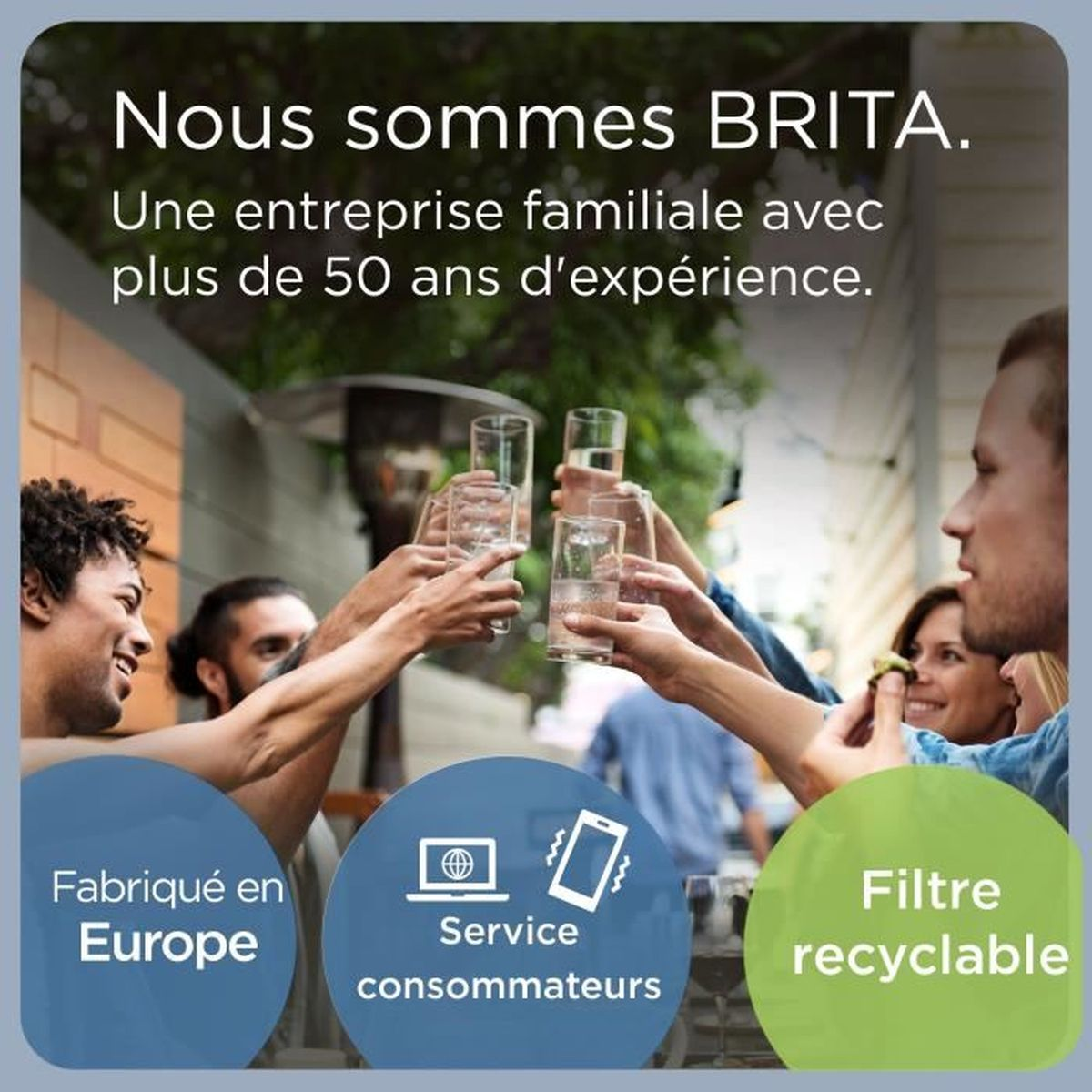 Menschen stoßen mit Gläsern an. Text: Wir sind BRITA. Familienunternehmen mit 50+ Jahren Erfahrung.