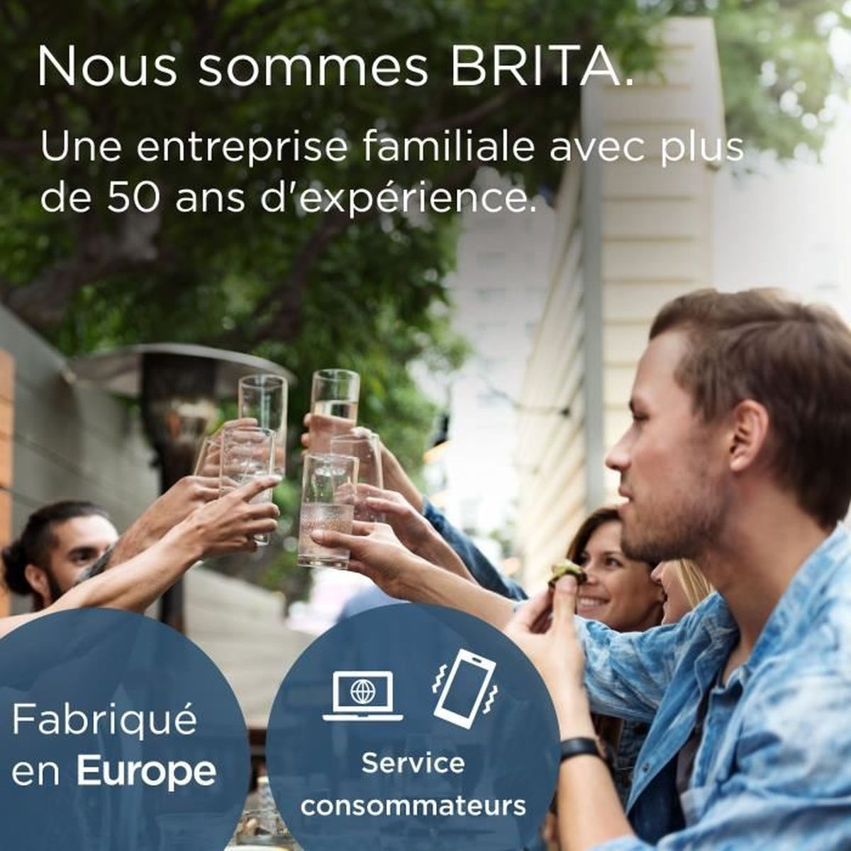 Menschen stoßen mit Gläsern an, mit Text über BRITA und "Hergestellt in Europa".