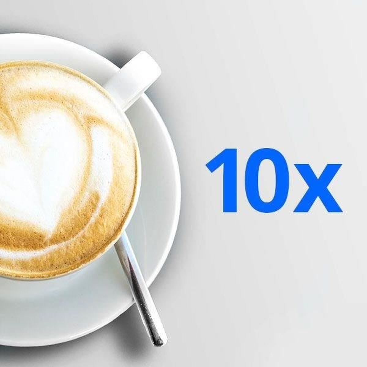 Una tazza di caffè con latte art e il testo "10x" accanto.