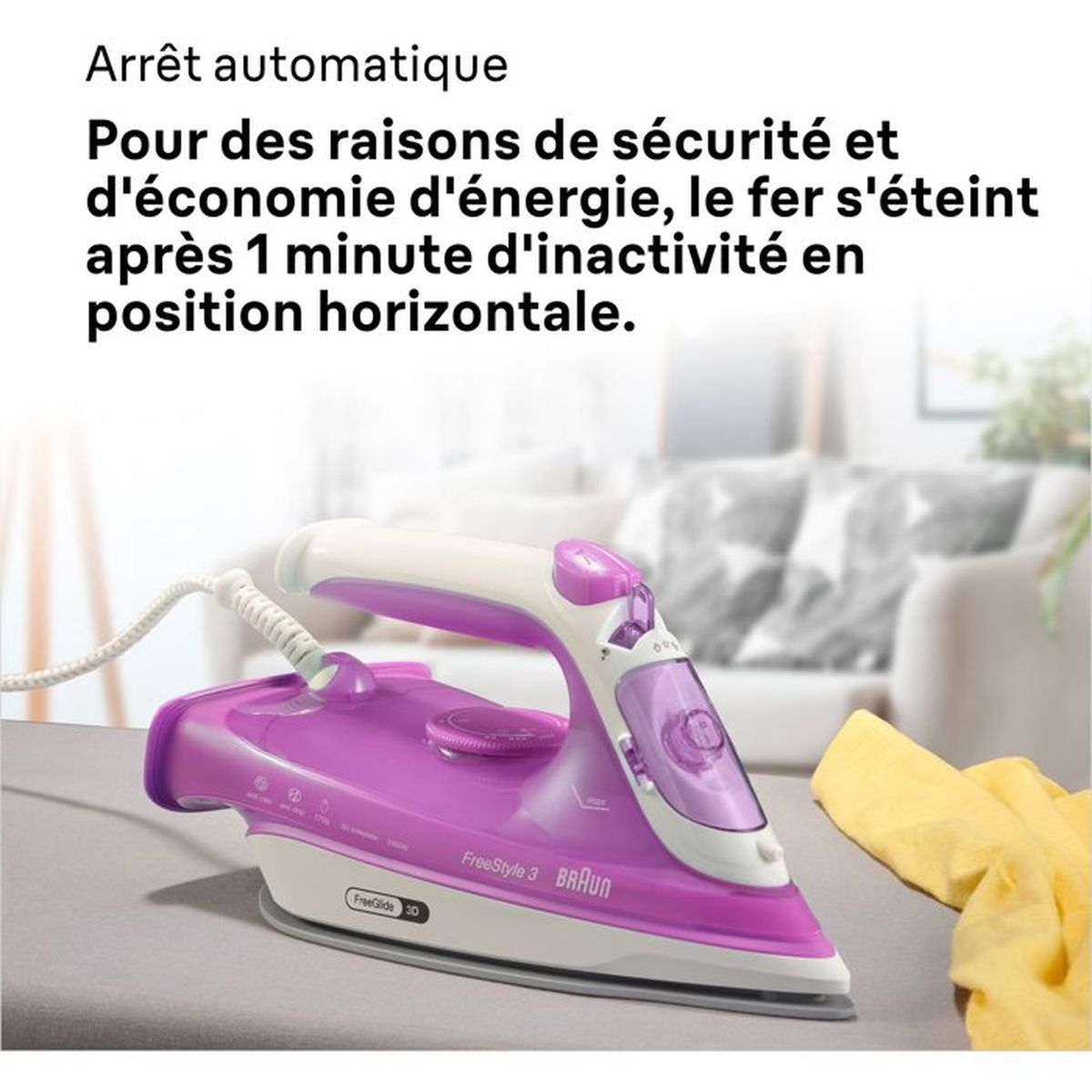 Ein violetter Bügeleisen steht auf einem Tisch, mit einem gelben Tuch daneben.
