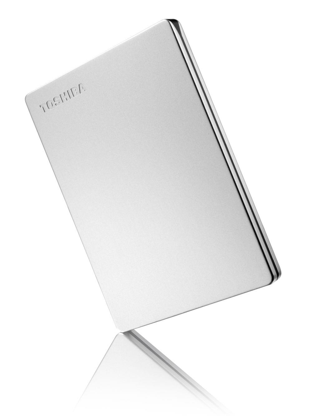Srebrny dysk zewnętrzny Toshiba z odblaskową powierzchnią.
