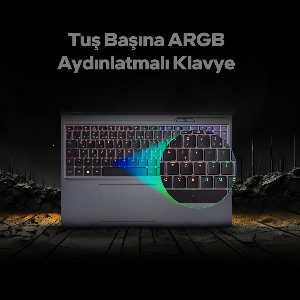 Ahşap zemin üzerinde renkli ARGB aydınlatmalı gri klavye.