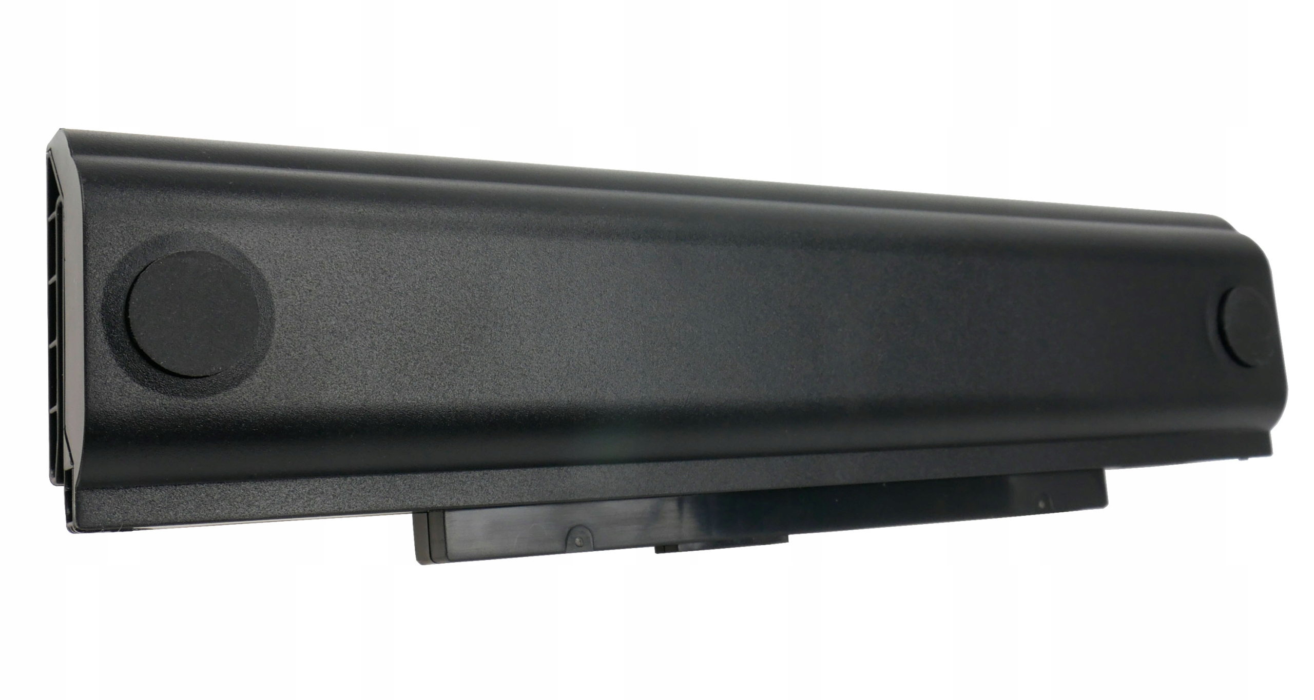 Czarna bateria do laptopa z zaokrąglonymi krawędziami i złączem.