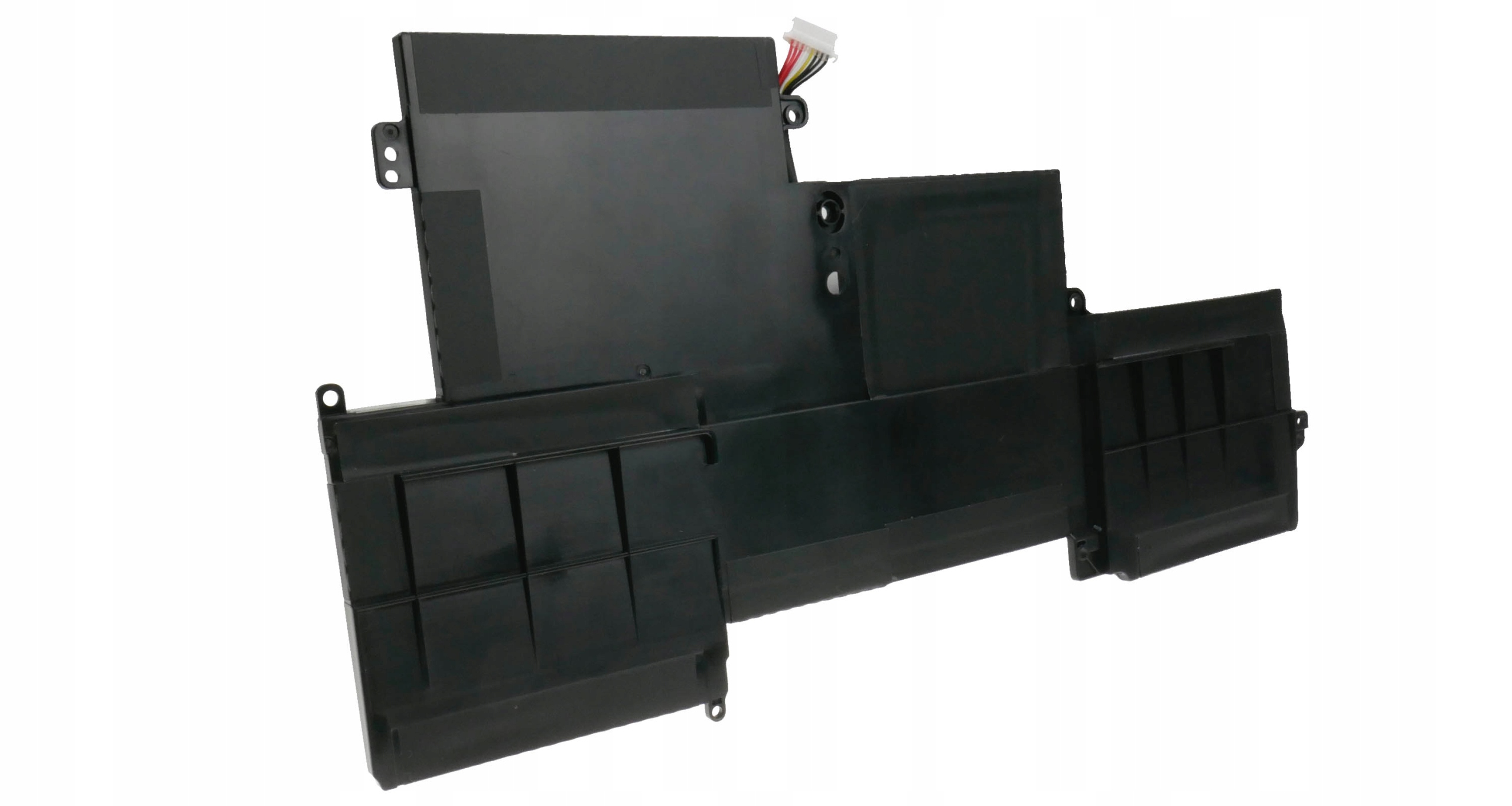 Czarna bateria do laptopa z przewodami i otworami montażowymi na białym tle.