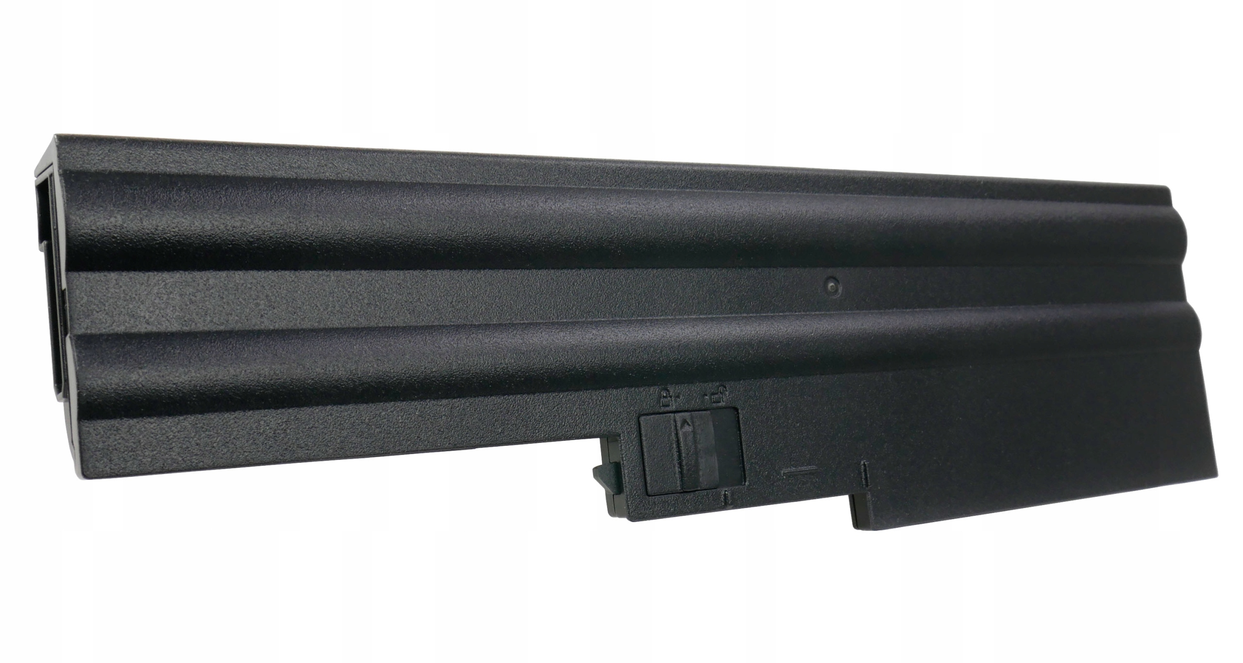 Czarna bateria do laptopa z teksturowaną obudową, na białym tle.