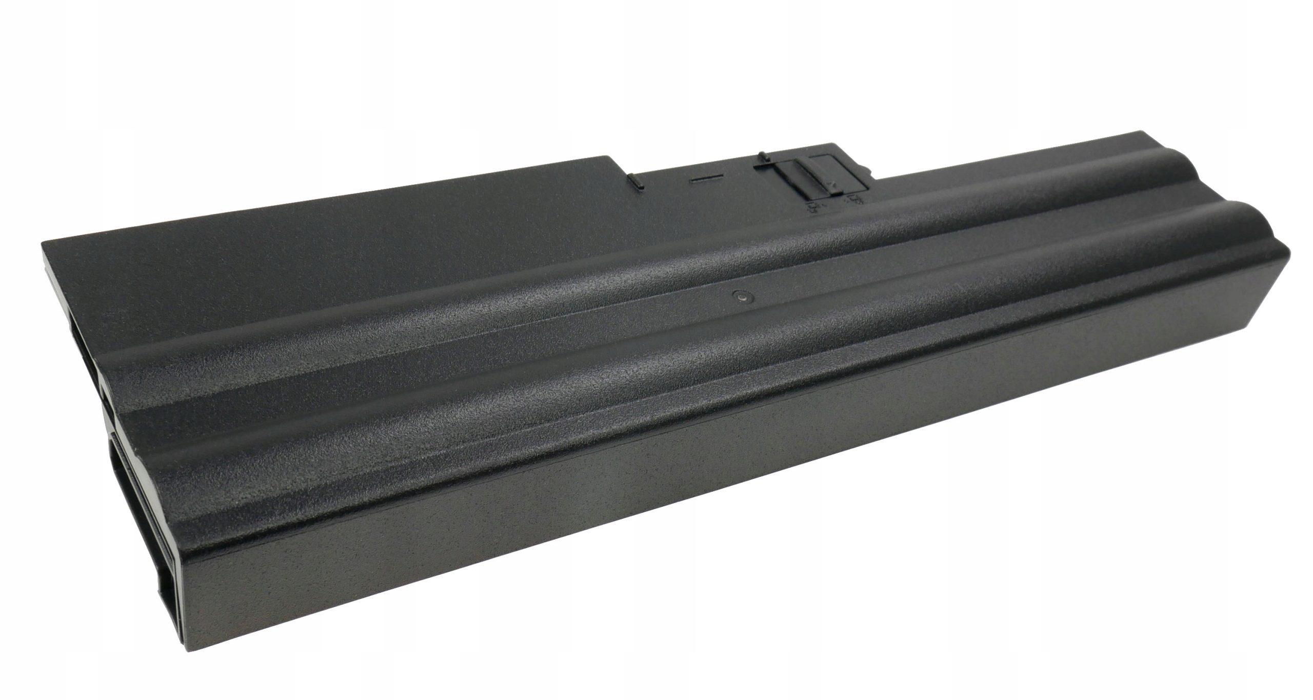 Czarna bateria do laptopa z prążkowaną teksturą, na białym tle.
