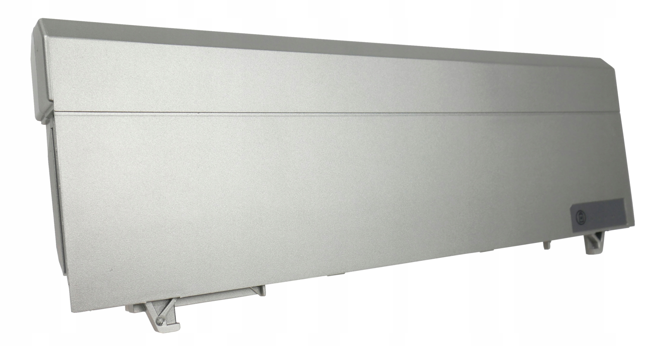 Srebrna bateria do laptopa z zatrzaskami i szarym symbolem.