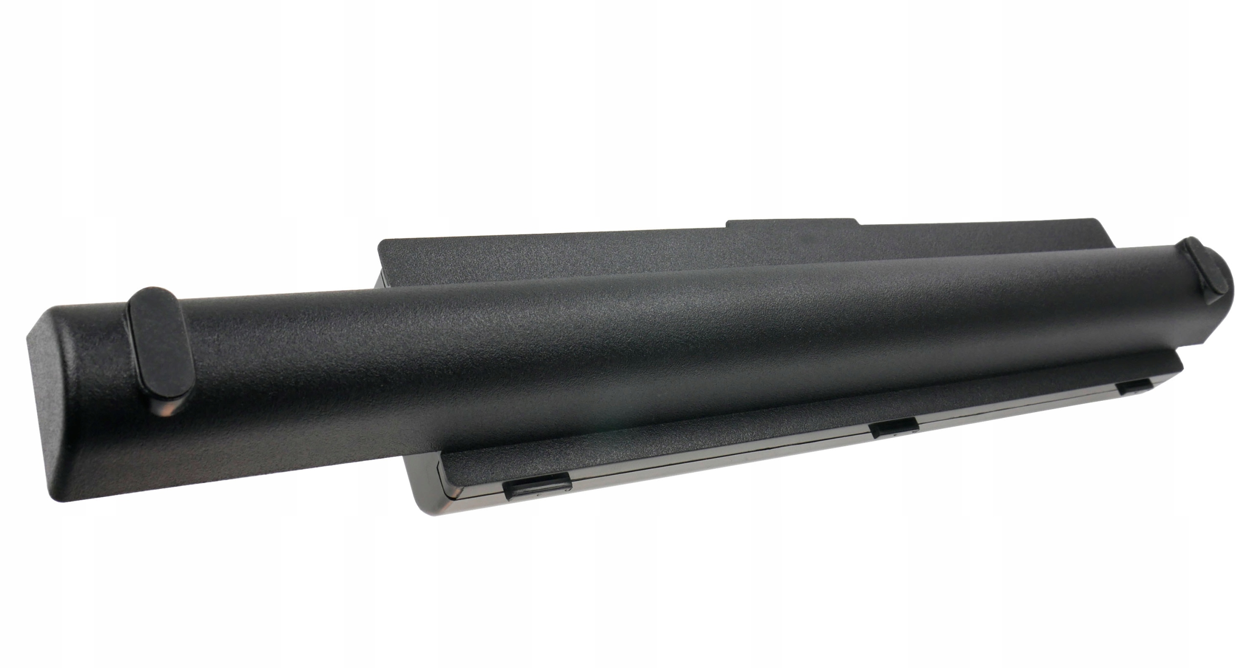 Czarna bateria do laptopa z zaokrąglonymi krawędziami na białym tle.