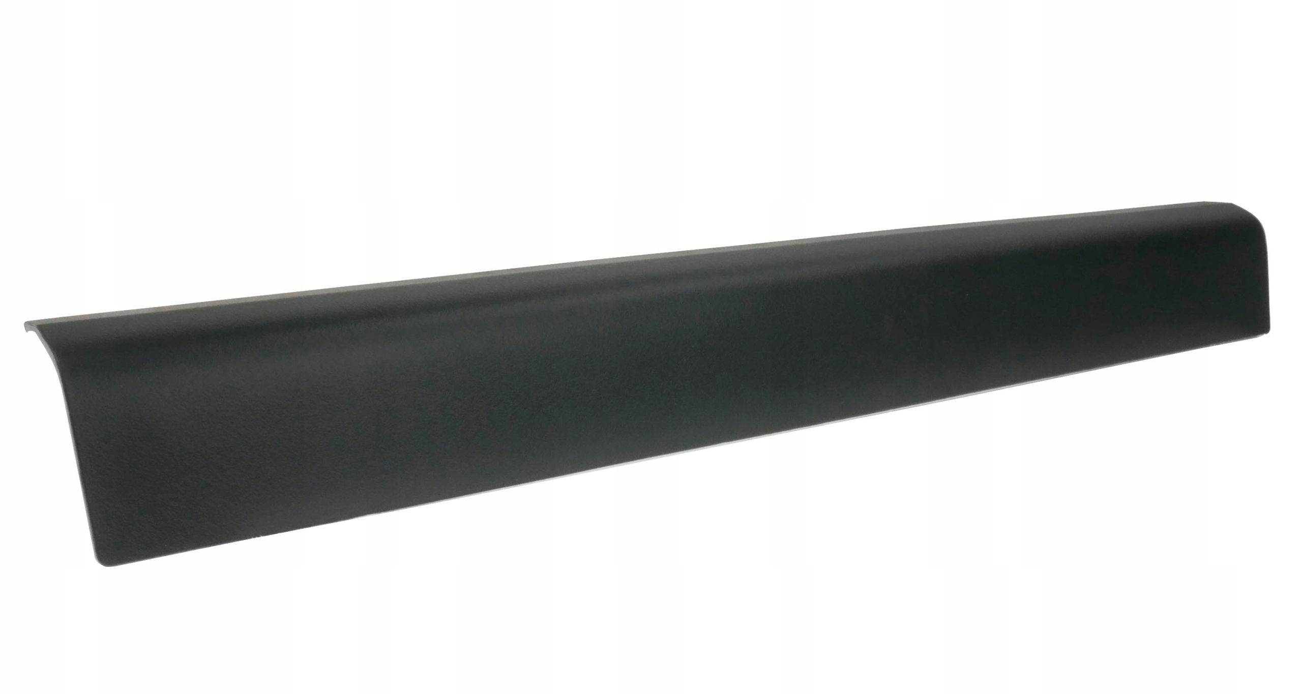 Czarna listwa ozdobna z zaokrąglonymi krawędziami.