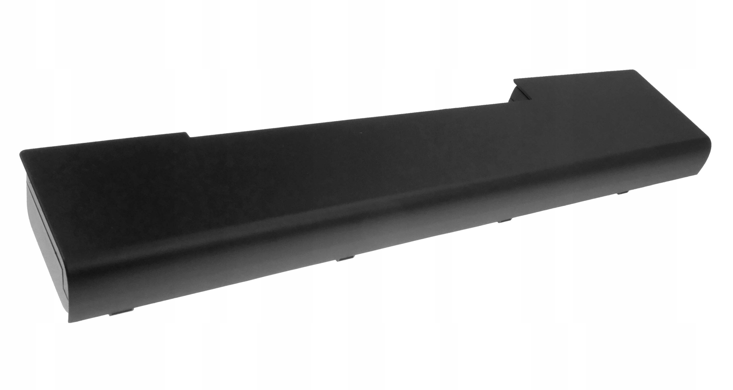 Czarny akumulator z zaokrąglonymi krawędziami i wgłębieniami, na białym tle.