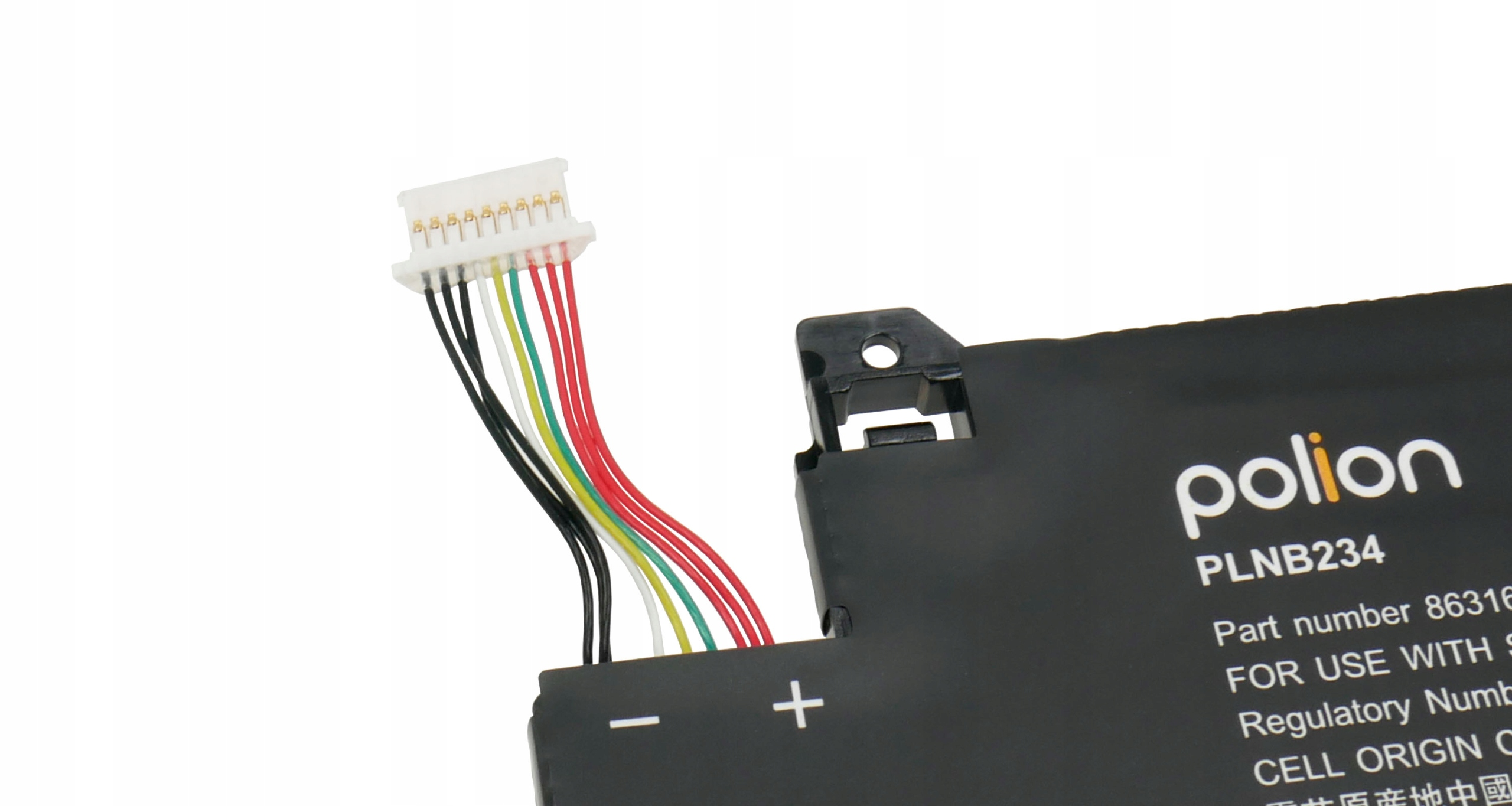 Kabel baterii z 9 kolorowymi przewodami i czarnym złączem, na czarnej baterii.