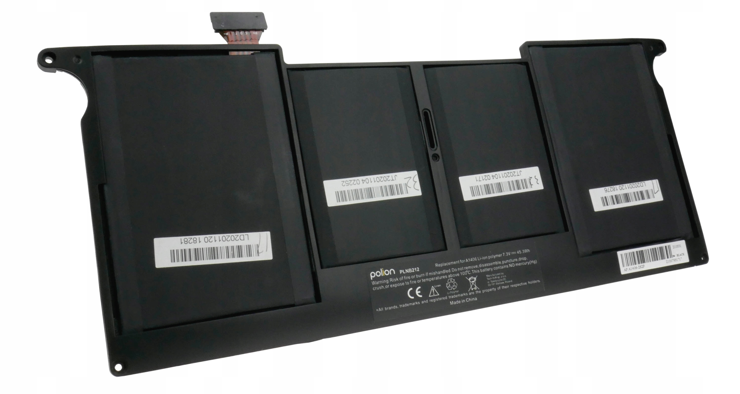 Czarna bateria do laptopa z kablem i etykietami z numerami seryjnymi.