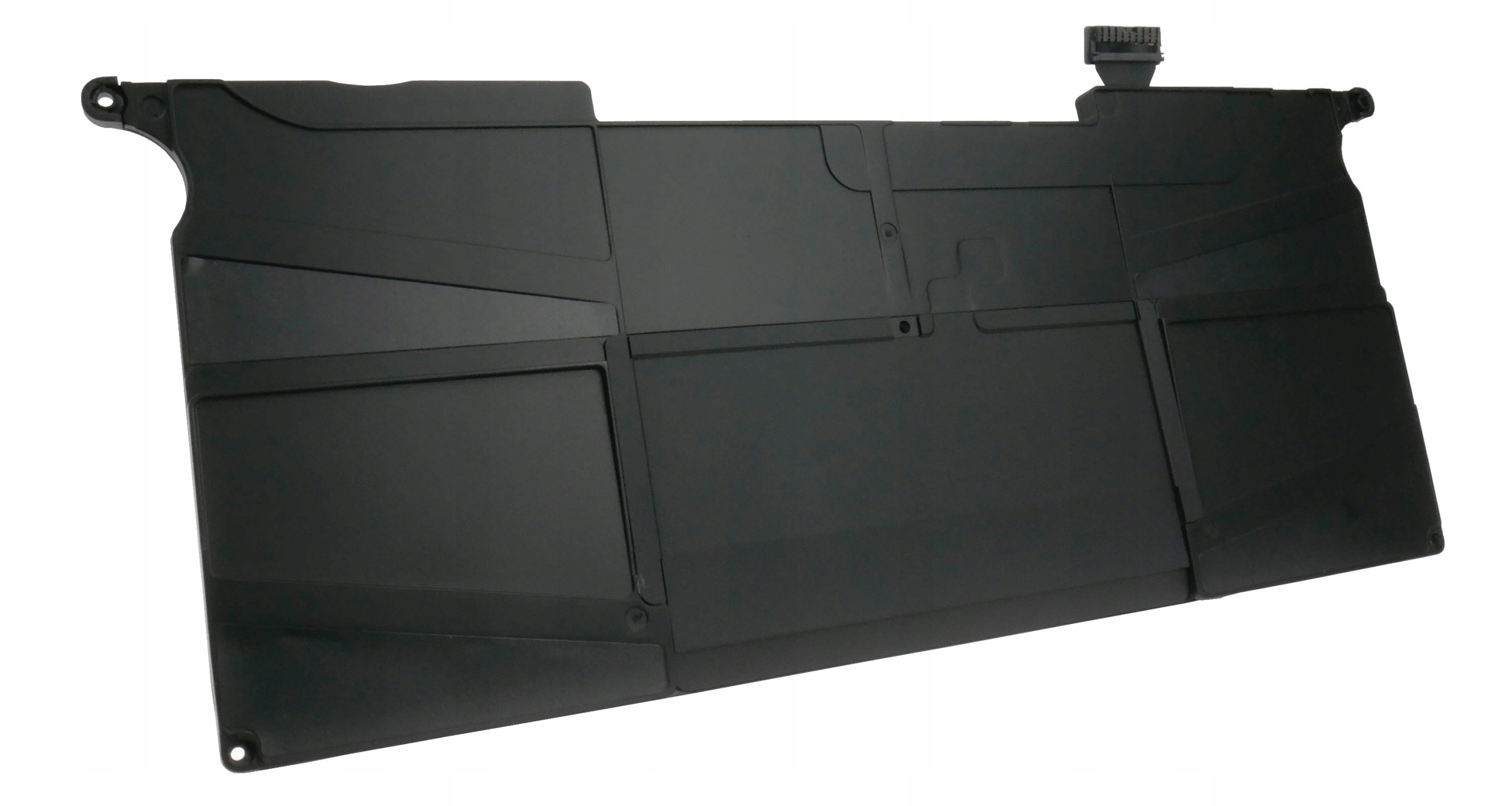 Czarny akumulator do laptopa z kablem połączeniowym, na białym tle.