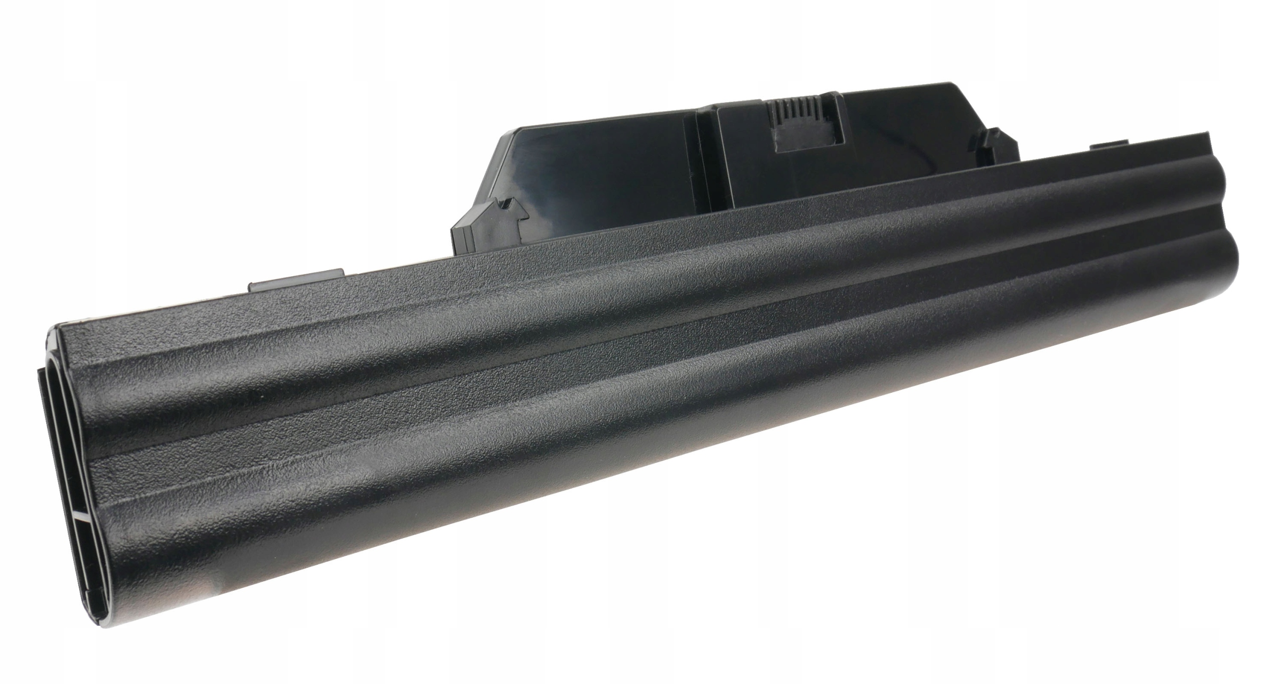 Czarna bateria do laptopa z prążkowaną teksturą i złączami na górze.